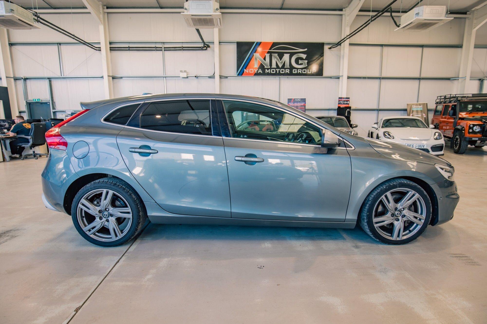 Volvo V40 view 20