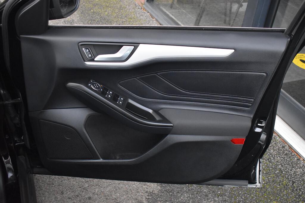 Ford Focus view 28