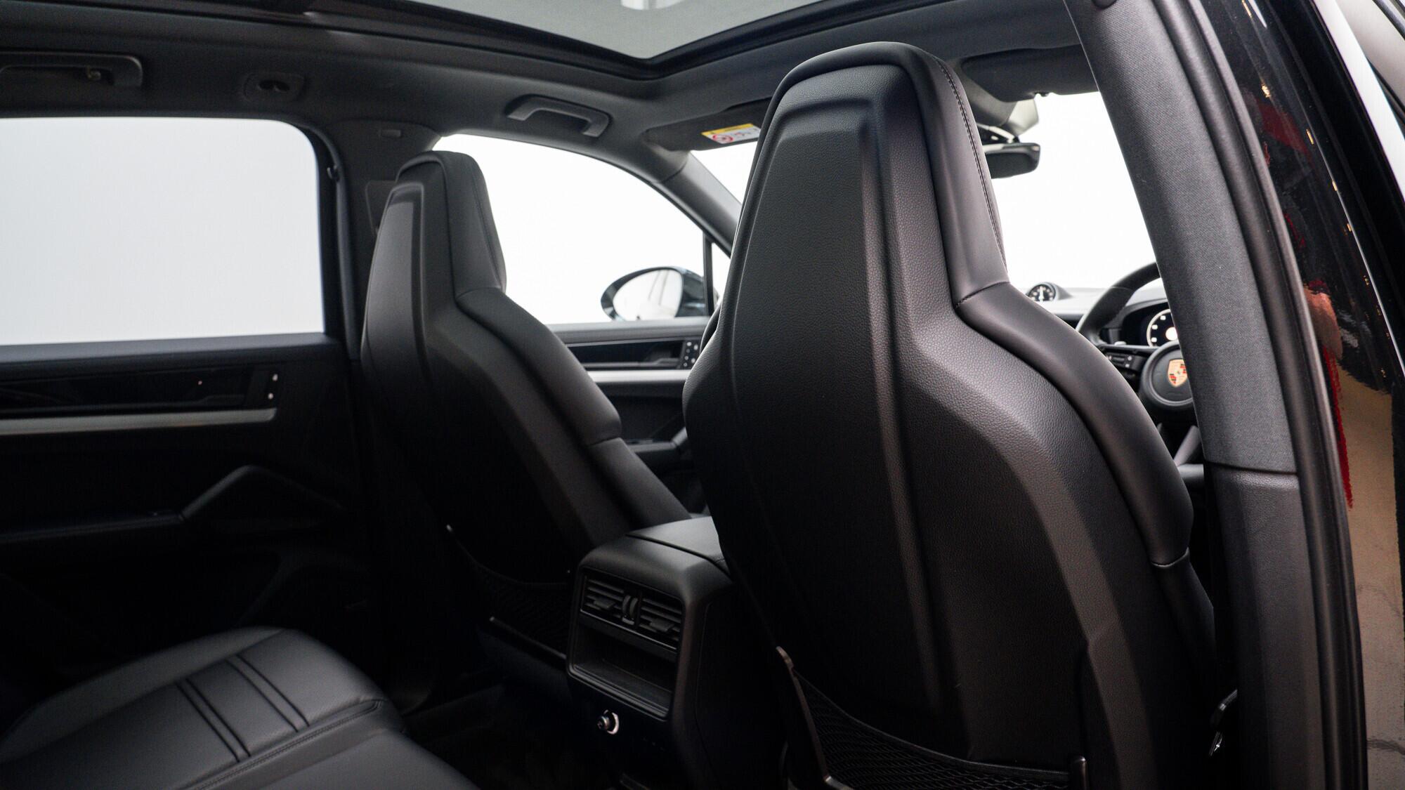 Porsche Cayenne view 21