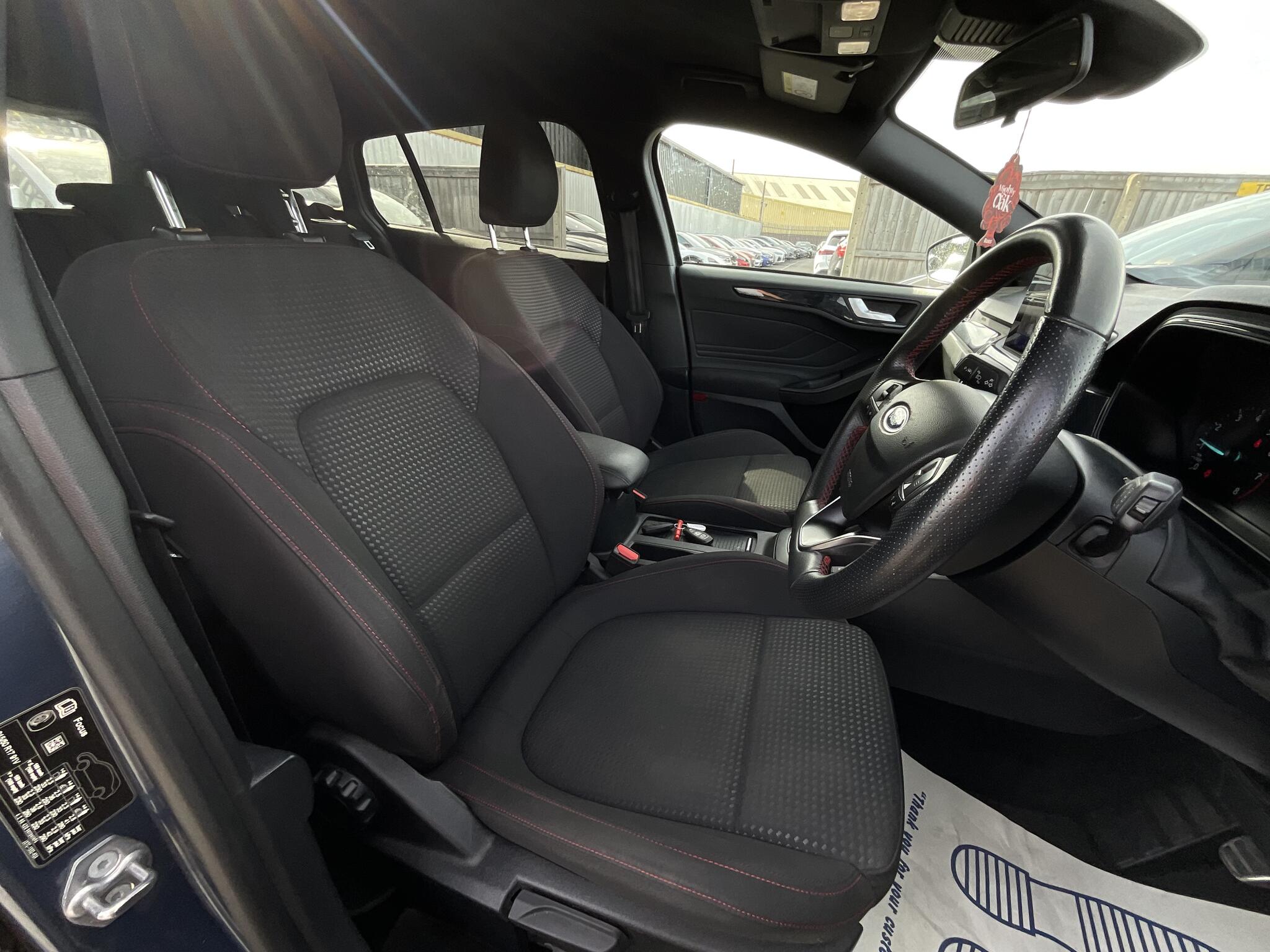 Ford Focus view 8