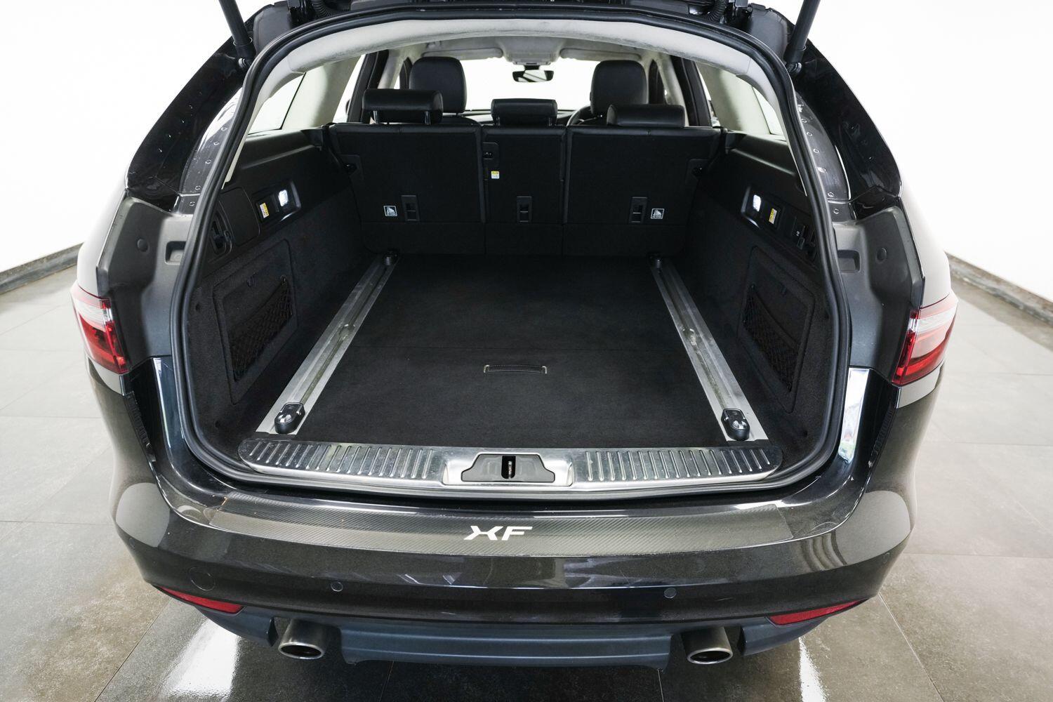 Jaguar XF view 9