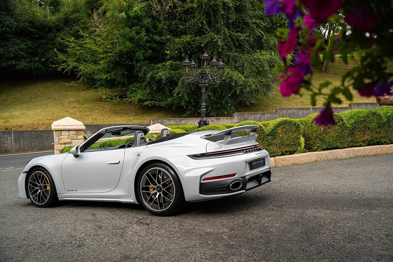 Porsche 911 view 105