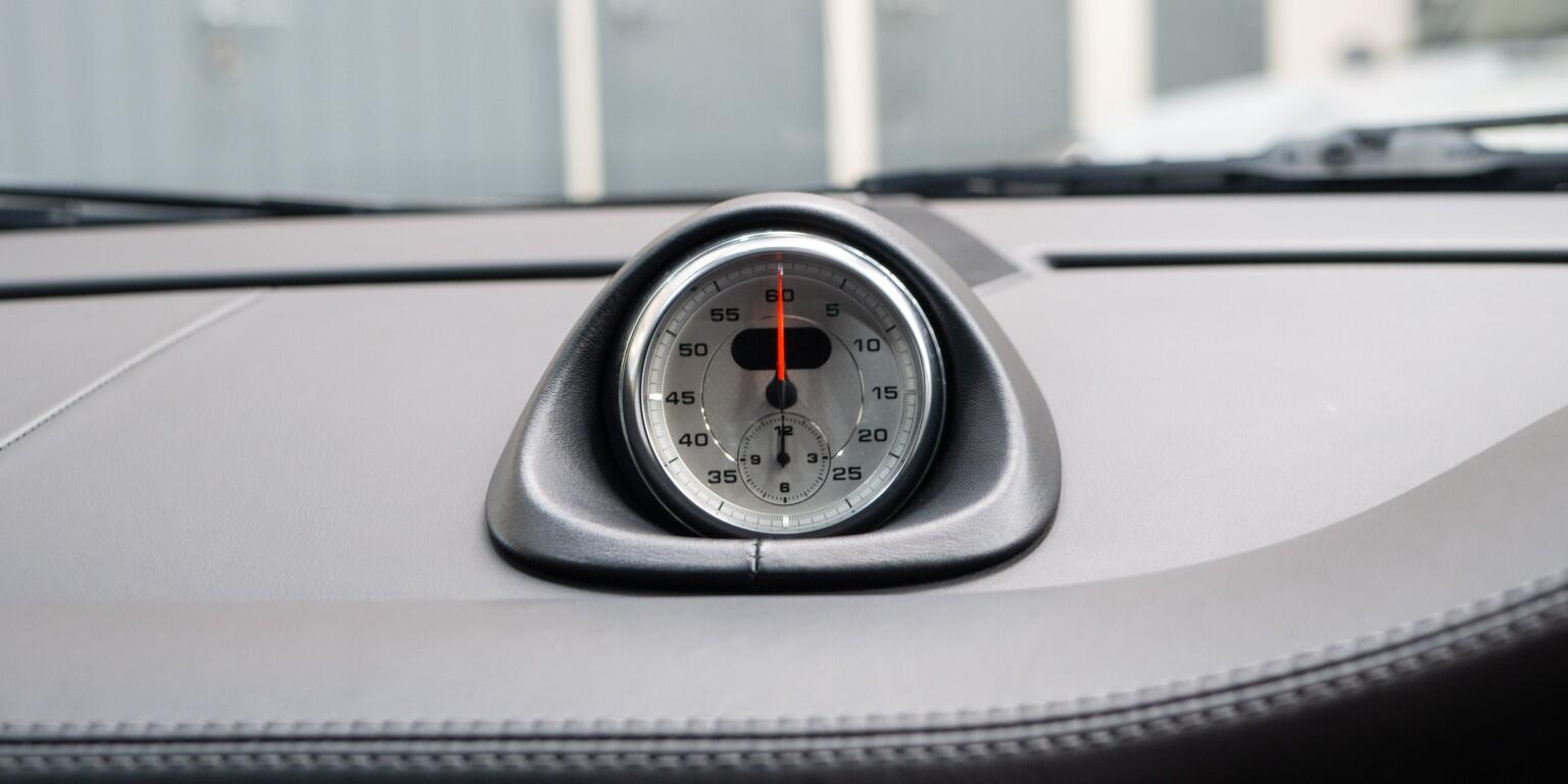 Porsche 911 view 34