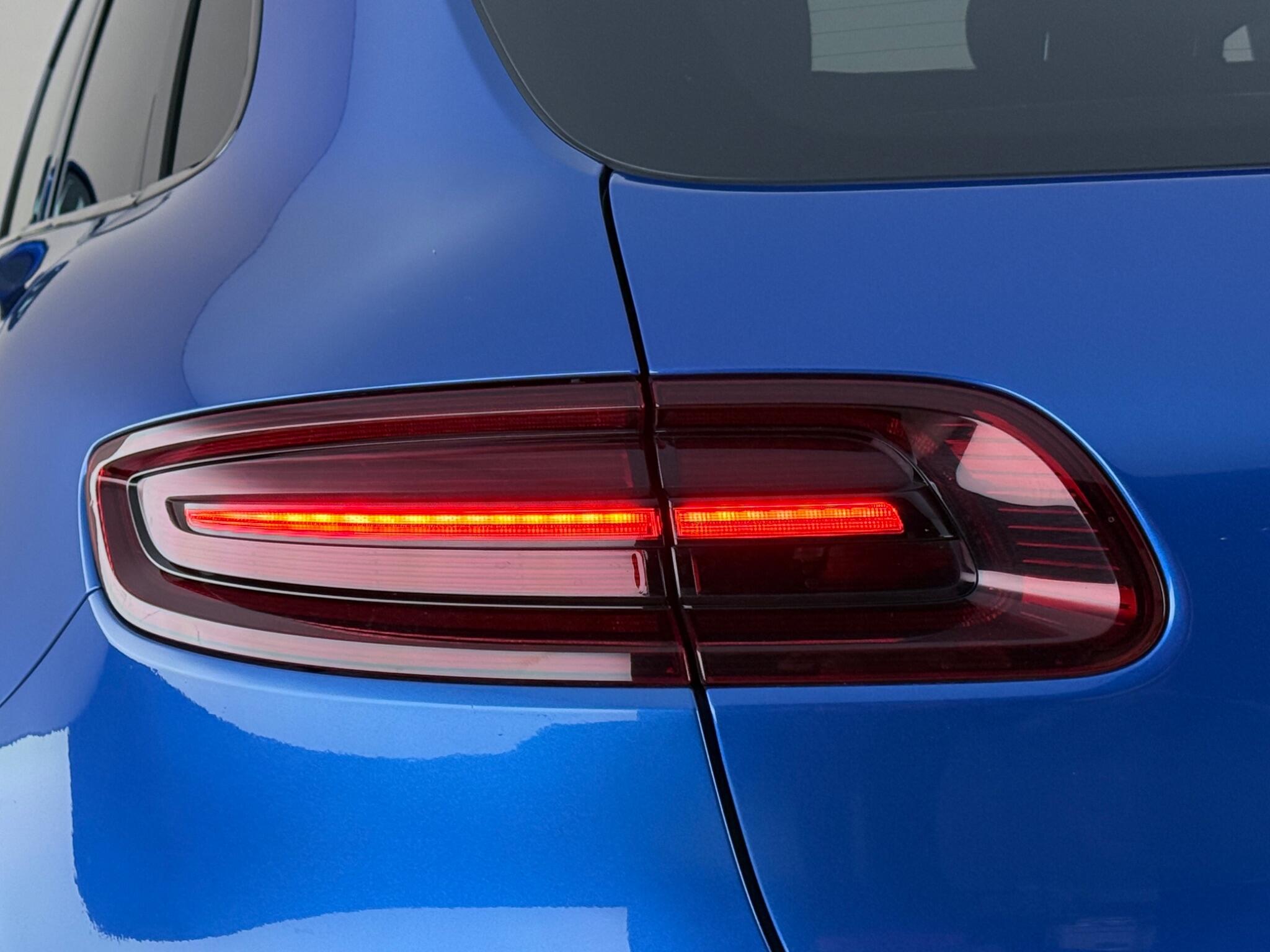 Porsche Macan view 13