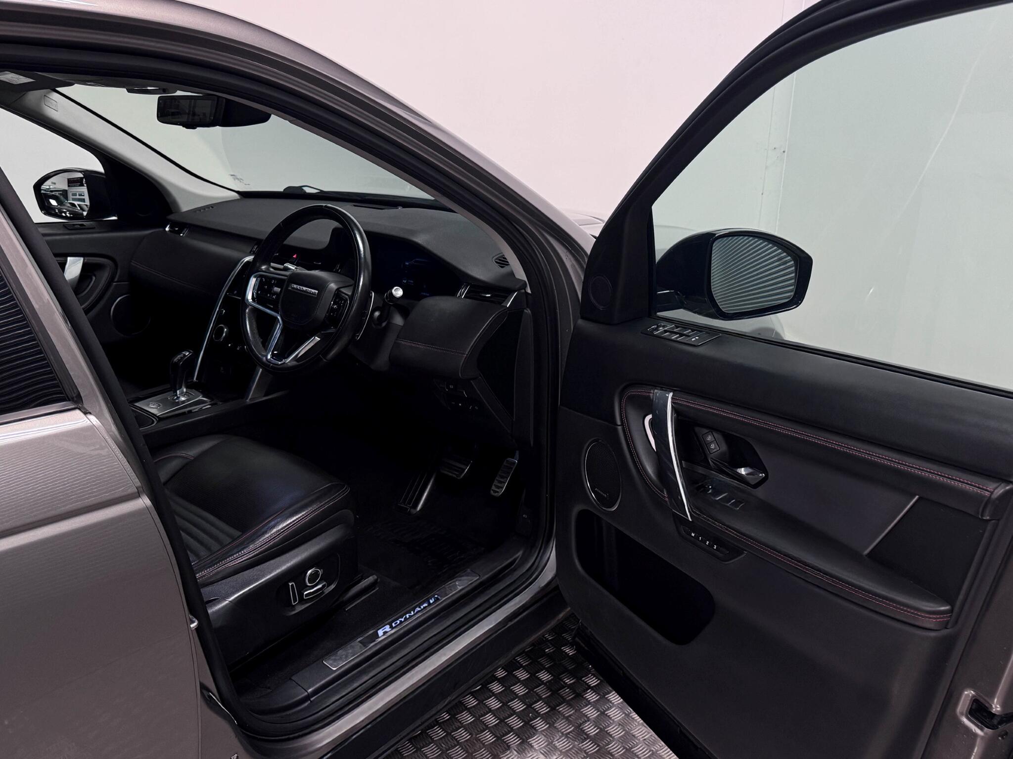 Land Rover Discovery Sport view 18