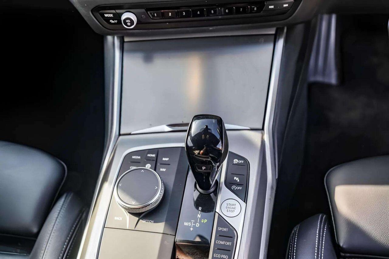 BMW 3 Series view 18