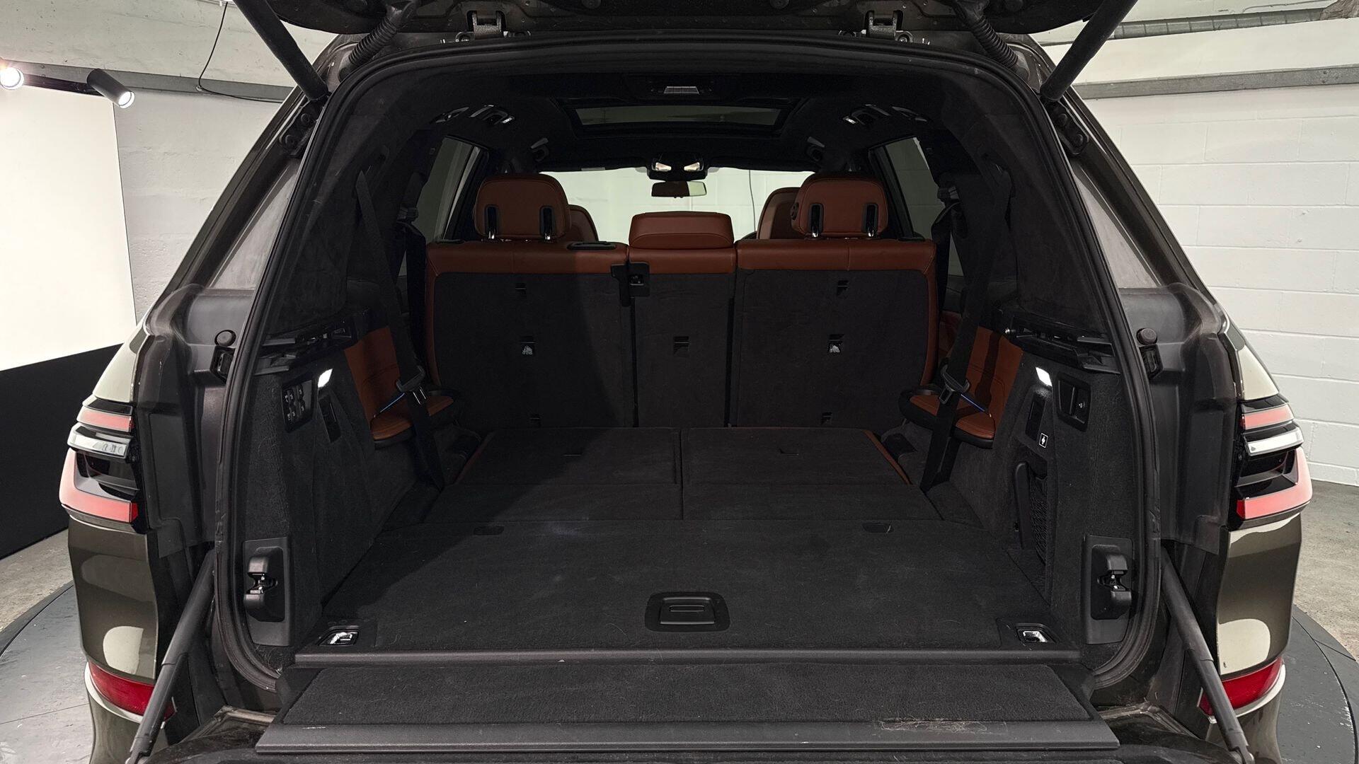 BMW X7 view 13