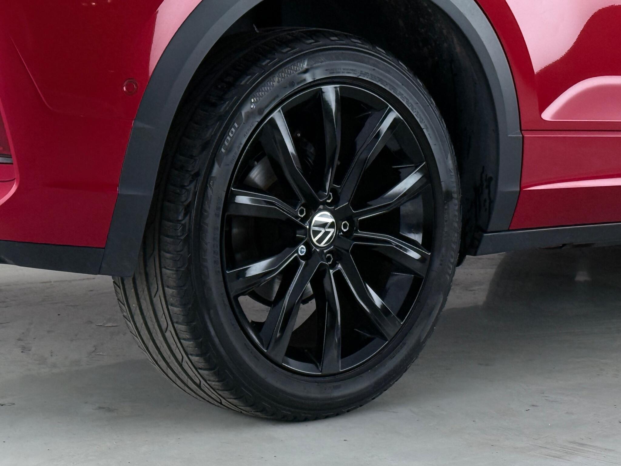 Volkswagen T-Roc view 8