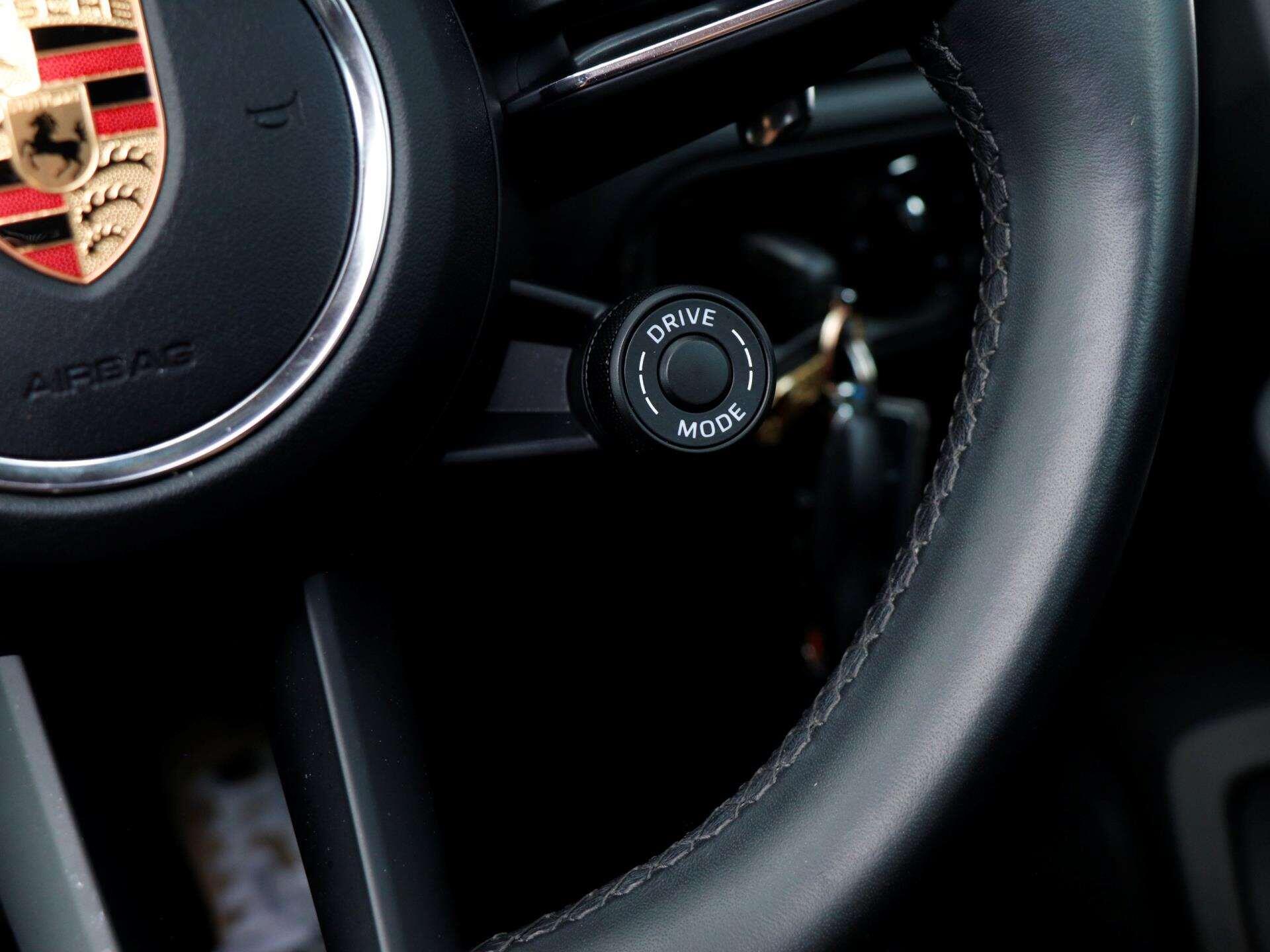 Porsche Macan view 22