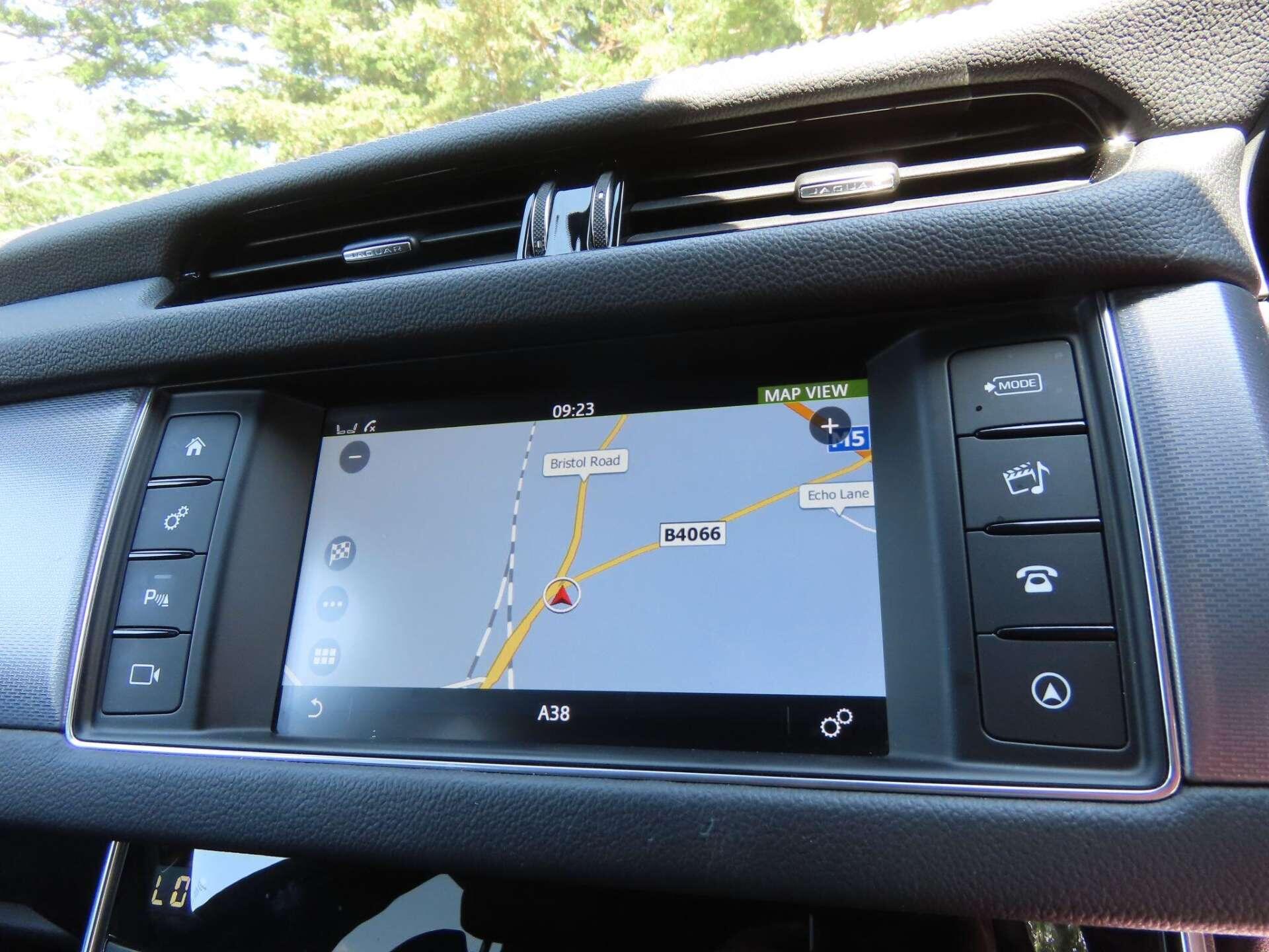 Jaguar XF view 12