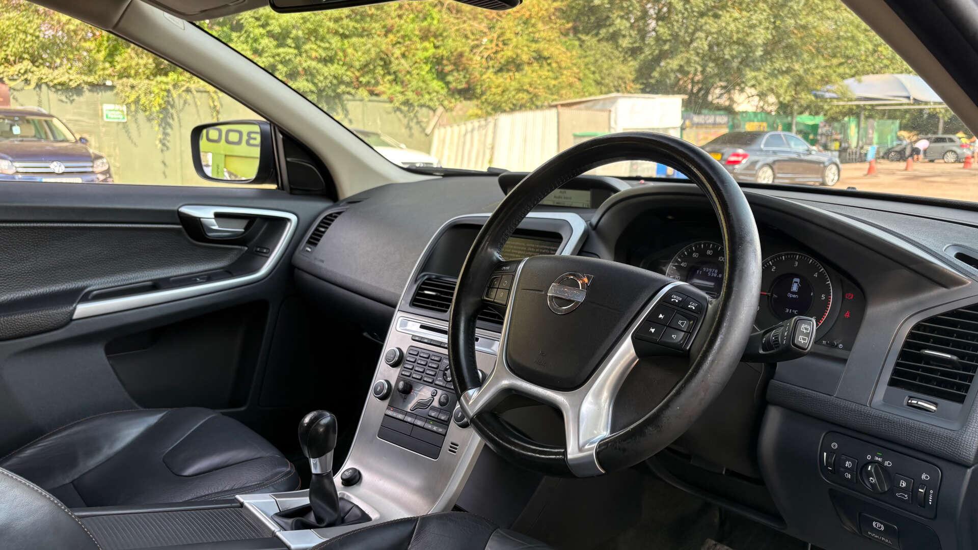 Volvo XC60 view 7