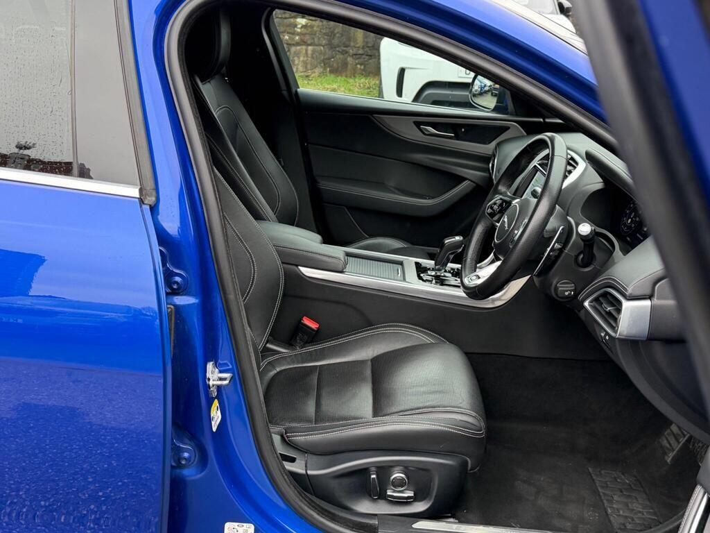 Jaguar XE view 14