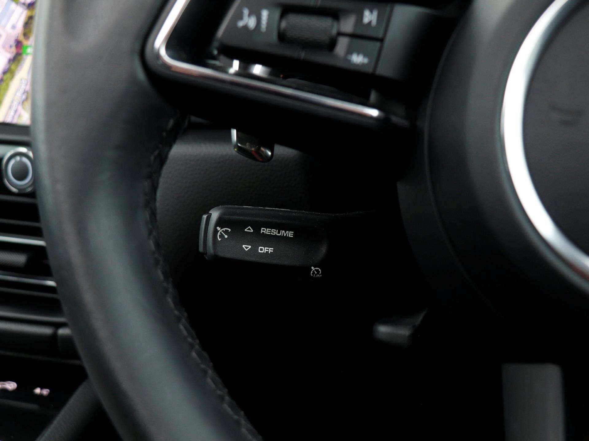 Porsche Macan view 20