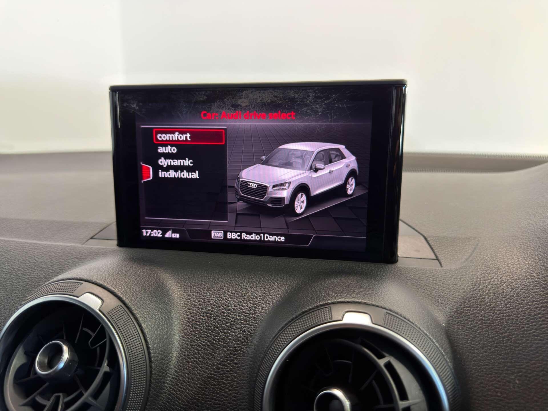 Audi Q2 view 43