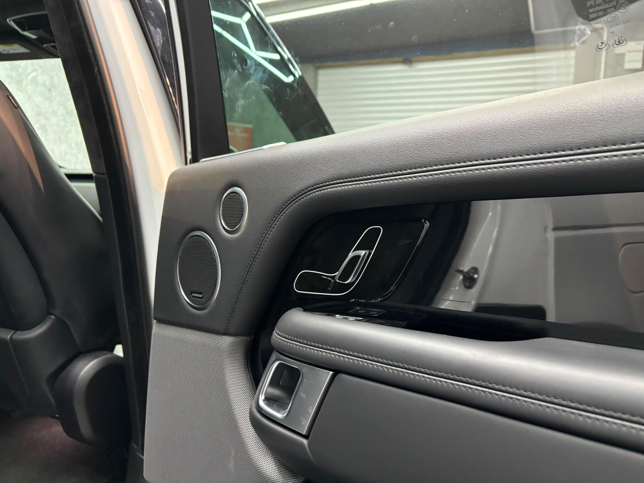 Land Rover Range Rover view 28