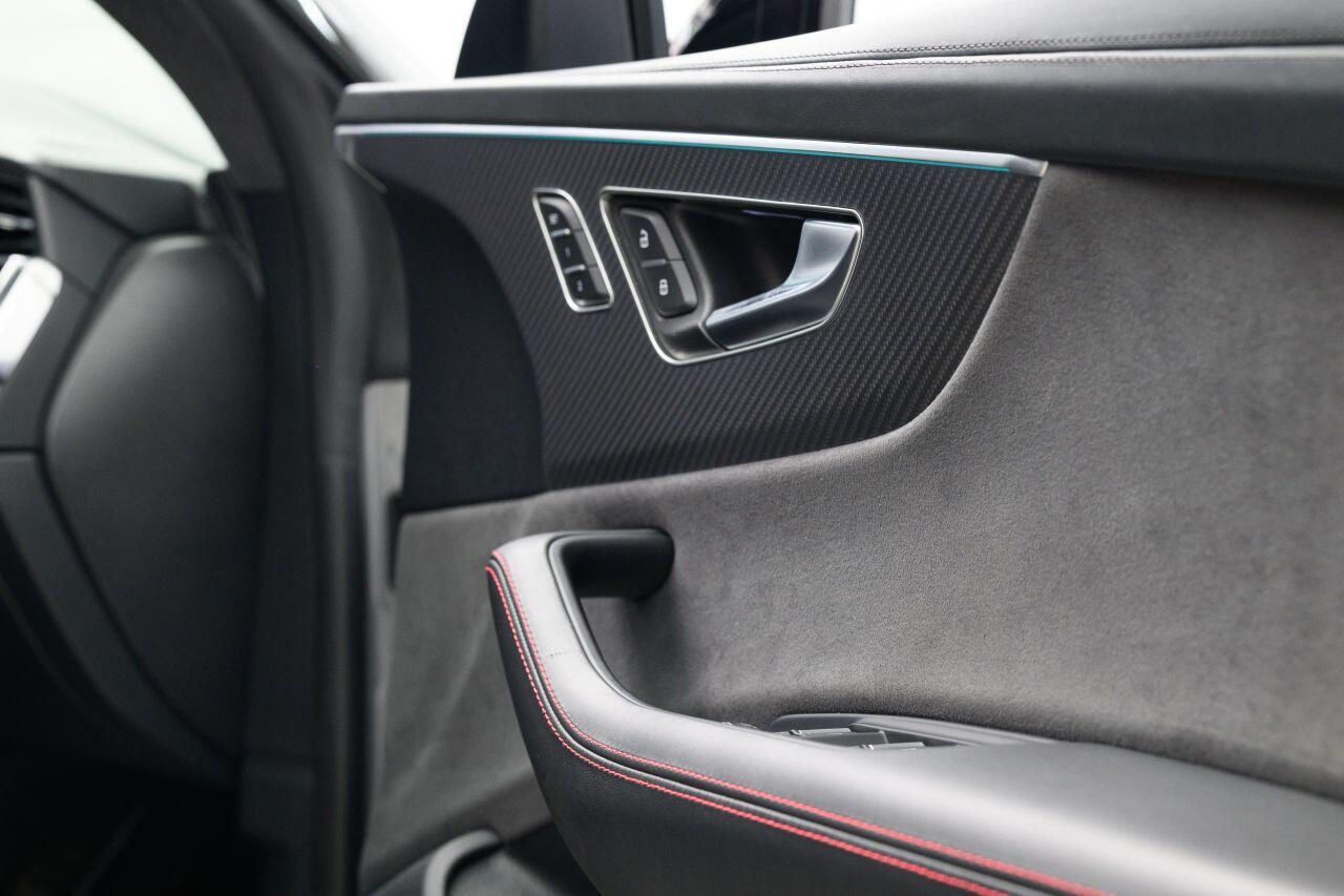 Audi RS Q8 view 33