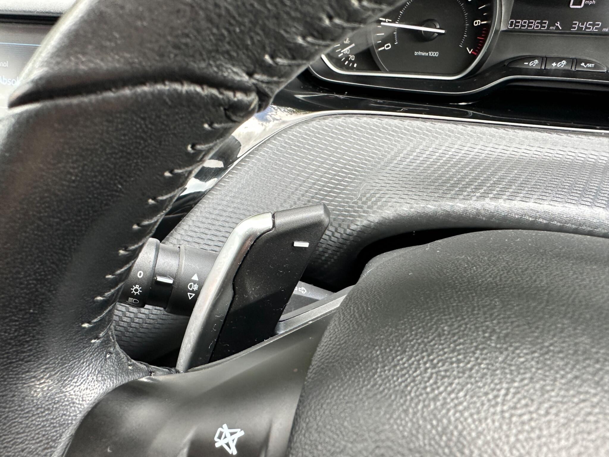 Peugeot 208 view 26