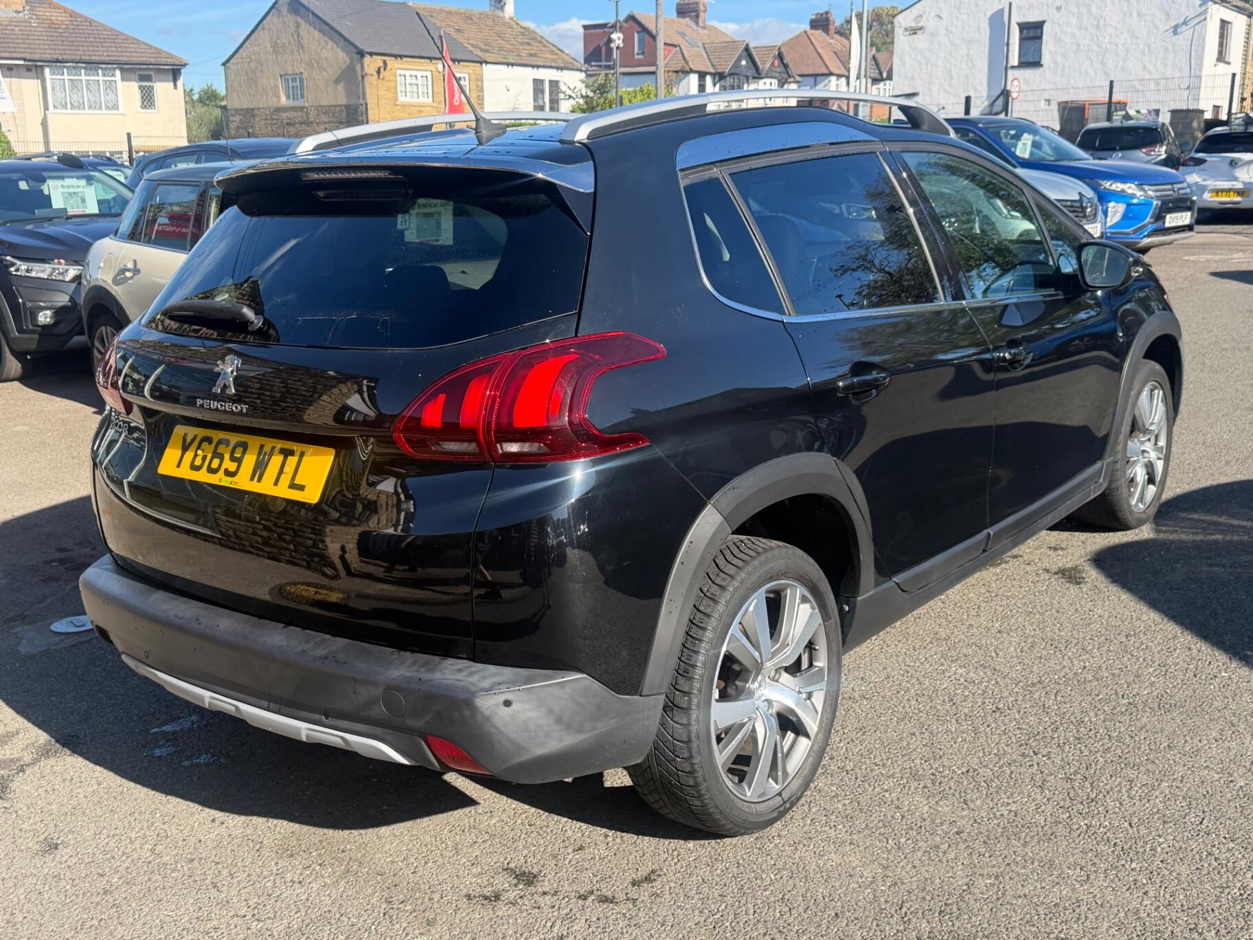 Peugeot 2008 view 6
