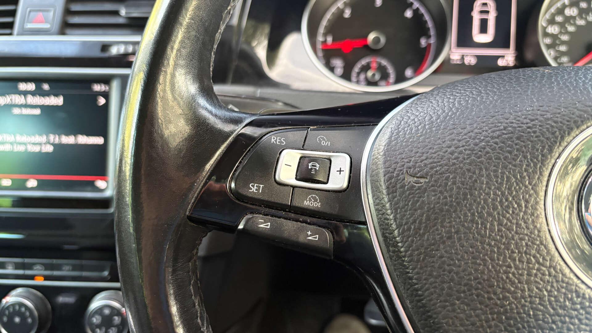 Volkswagen Golf view 21