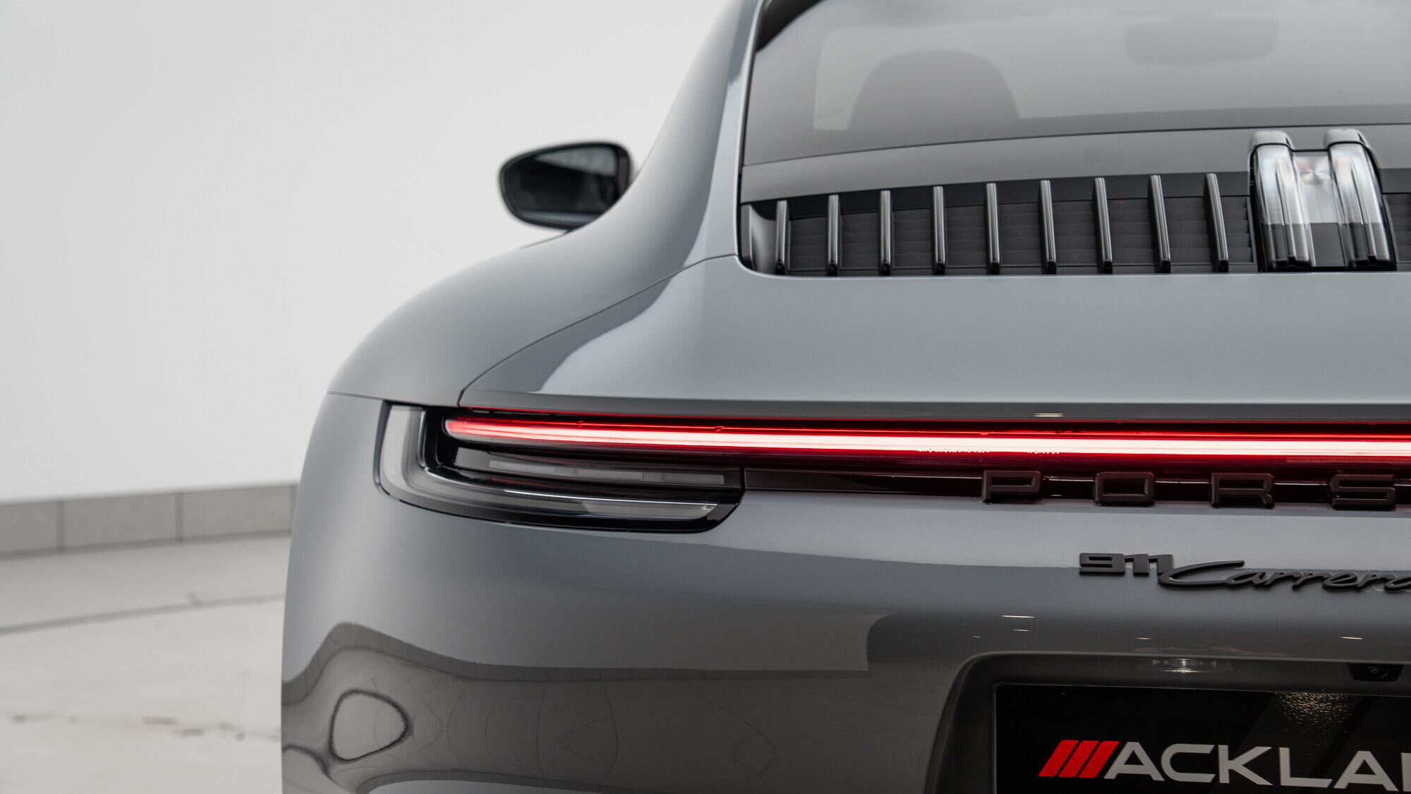 Porsche 911 view 14