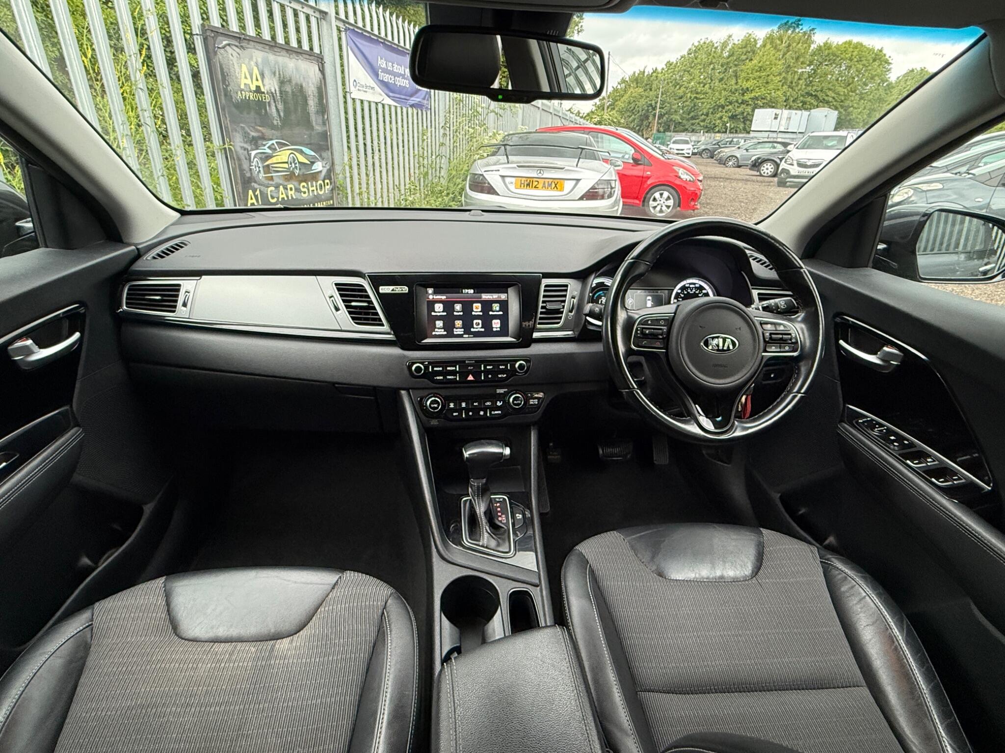 2018 Kia Niro image 24