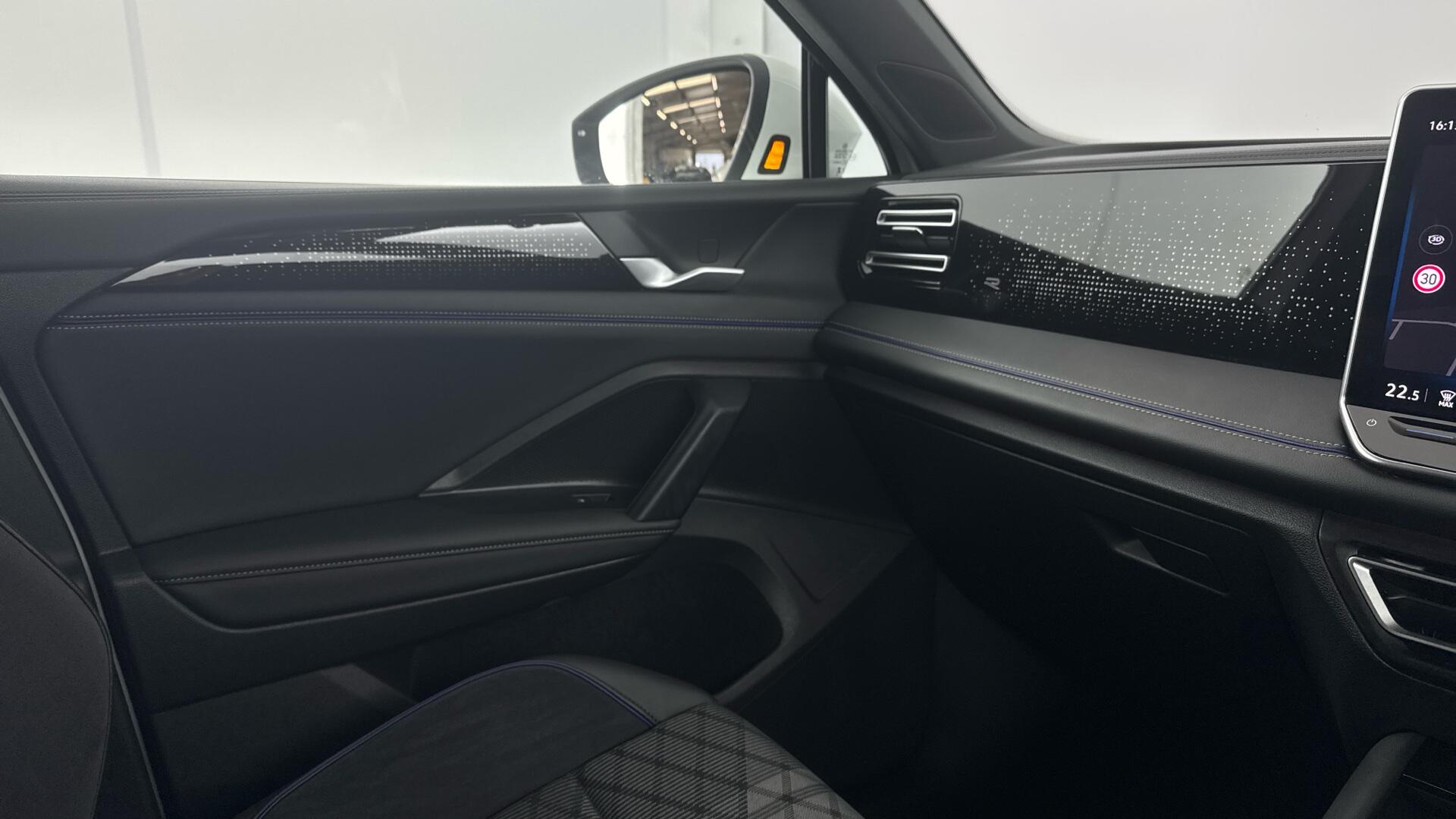 Volkswagen Tiguan view 28