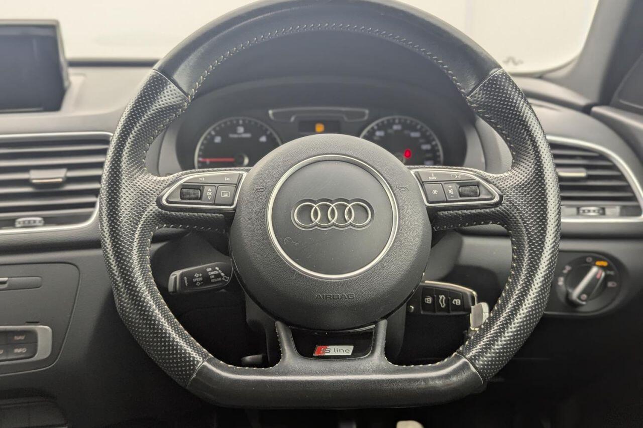 Audi Q3 view 31