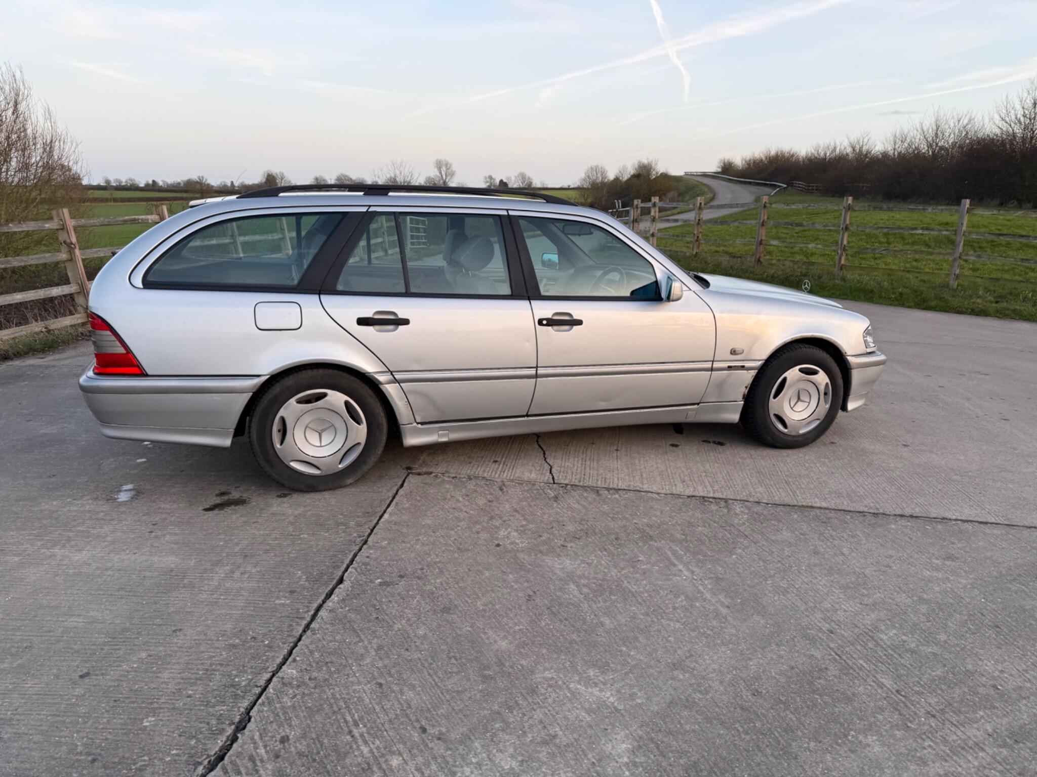 Mercedes-Benz C Class 2.4 C240 Classic 5dr — photo 17 of 66