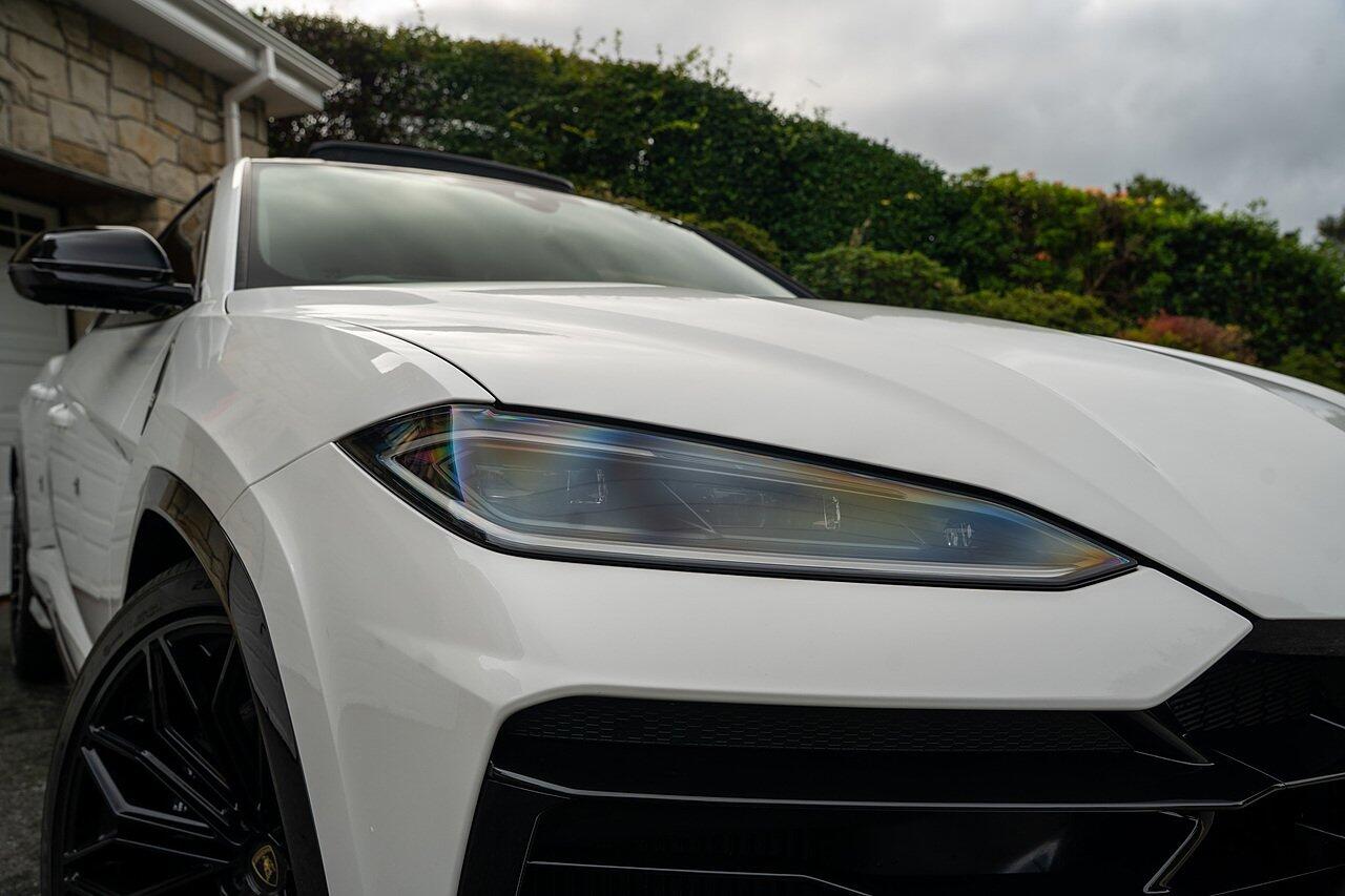 Lamborghini Urus view 28