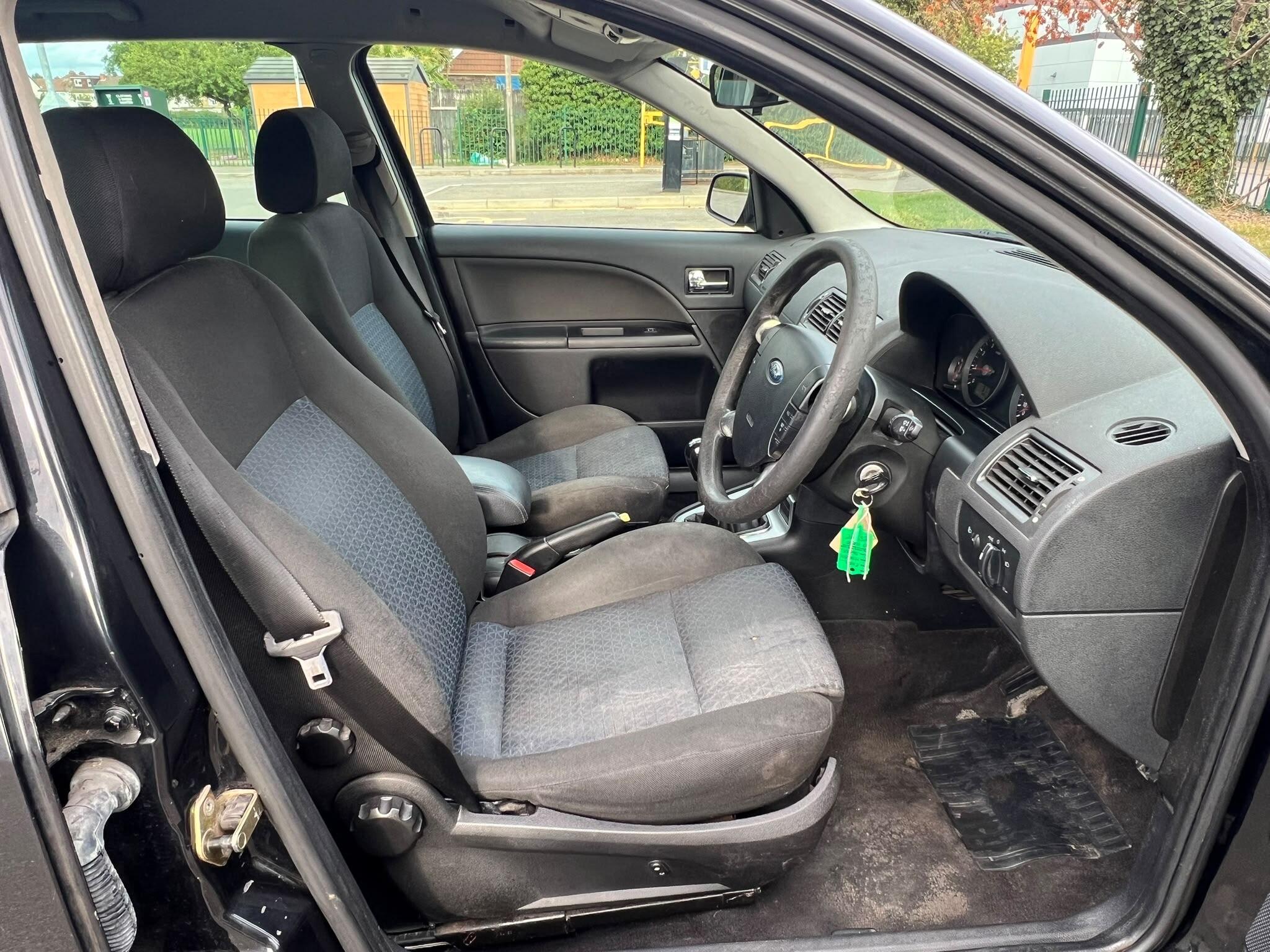 Ford Mondeo view 15