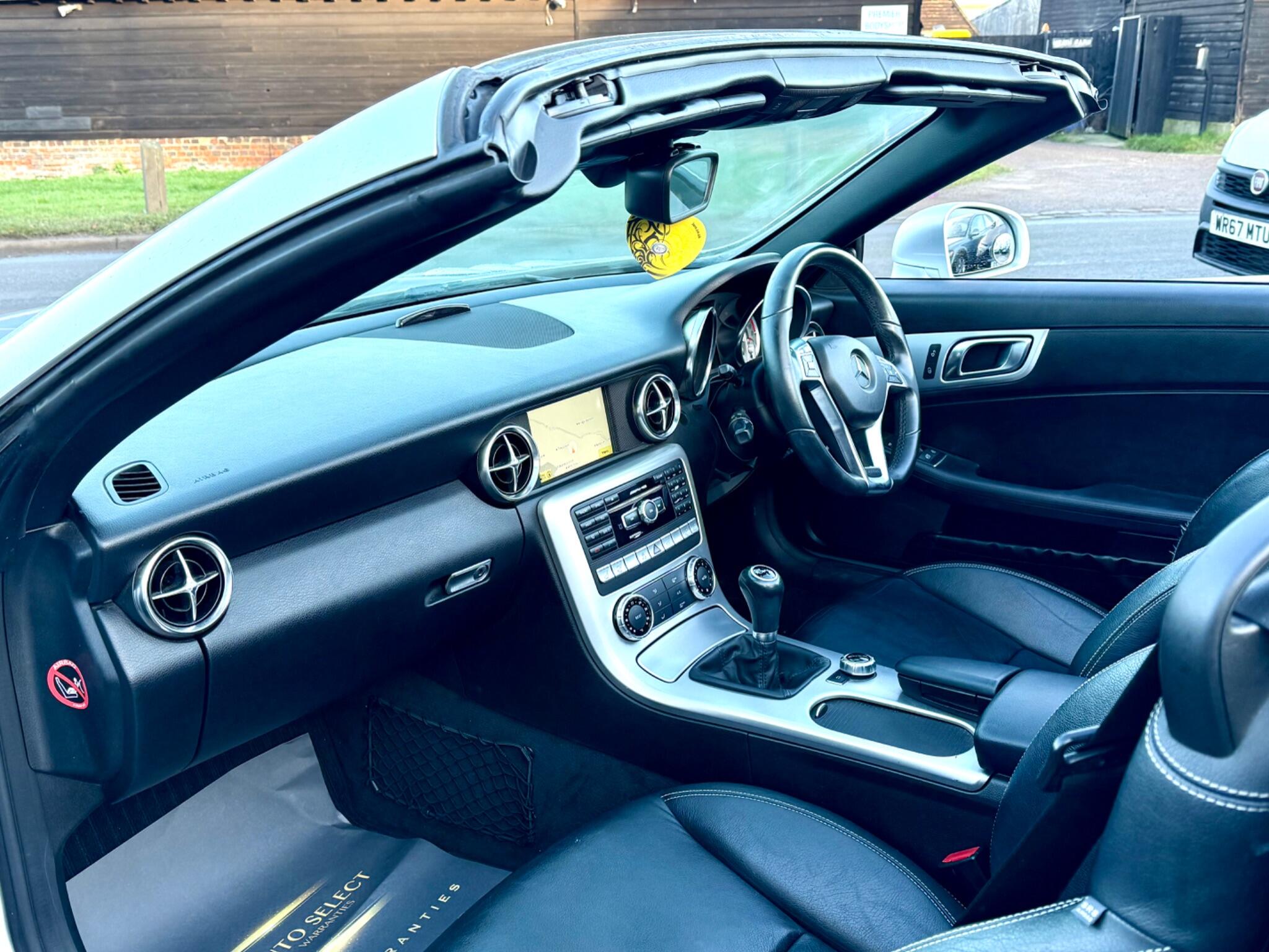2011 Mercedes-Benz SLK image 24
