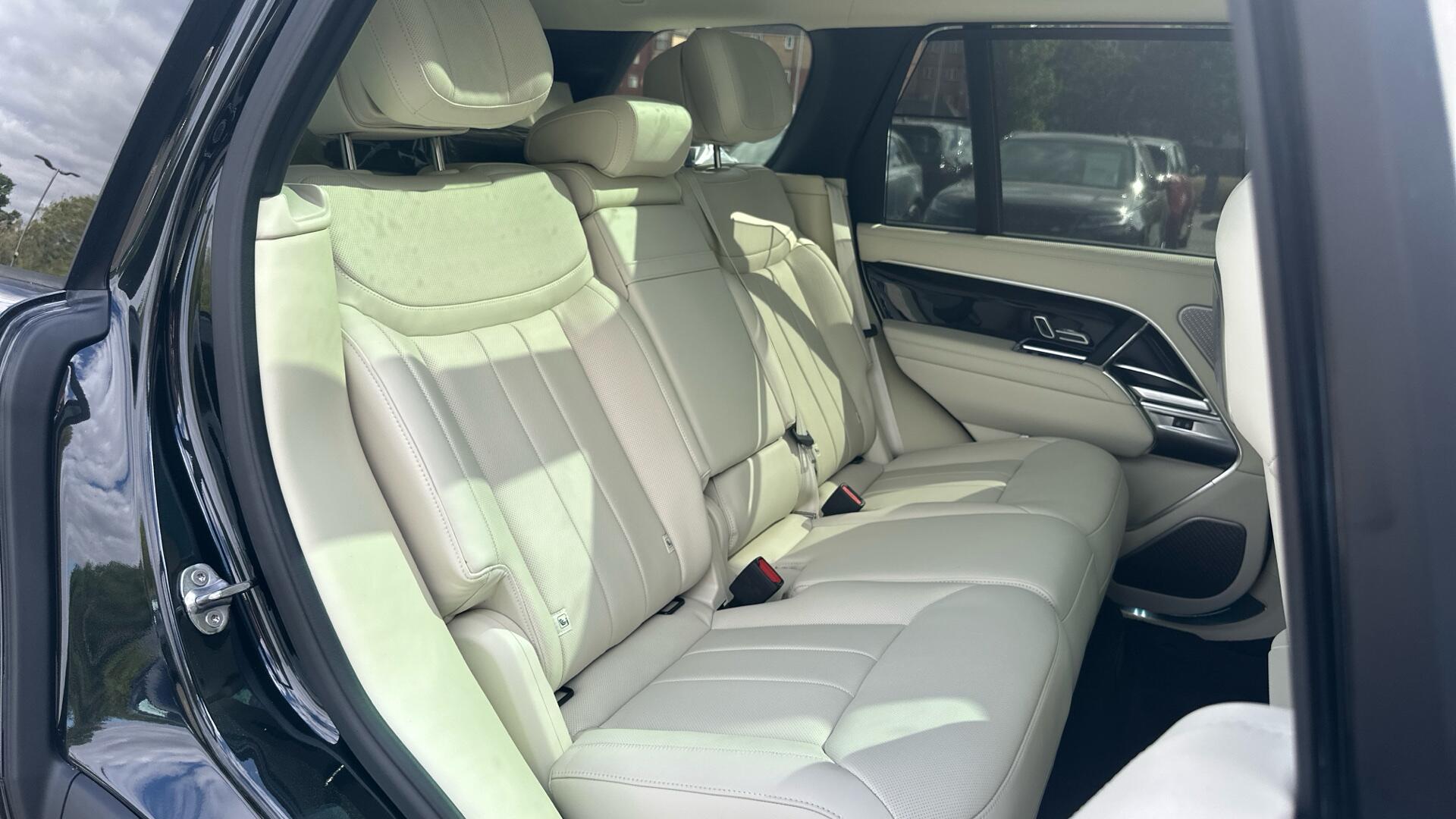 Land Rover Range Rover view 56