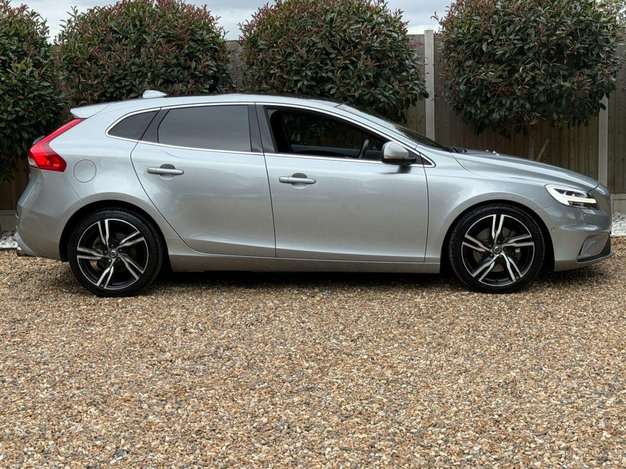 Volvo V40 view 5