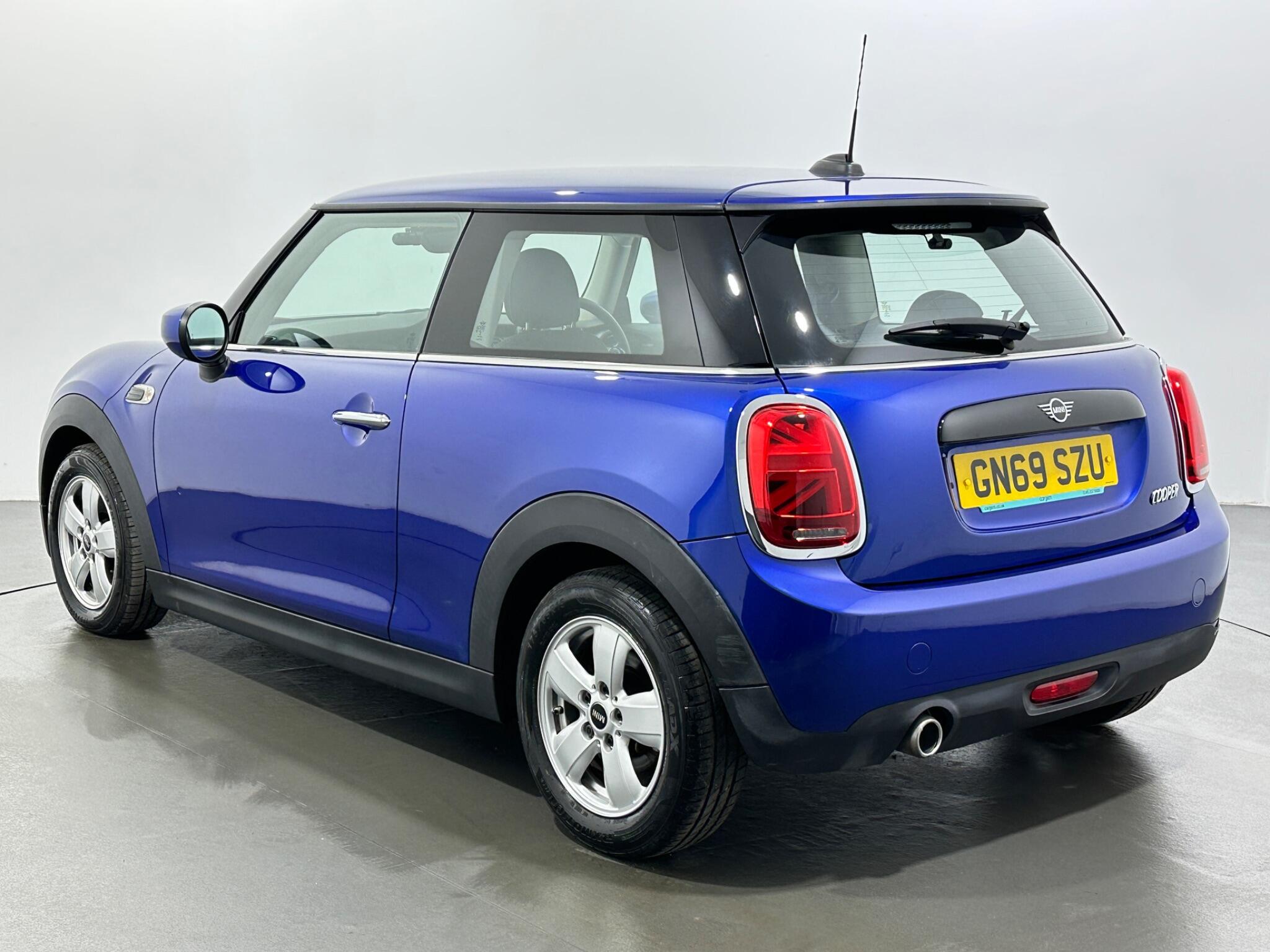 Mini Hatch view 6