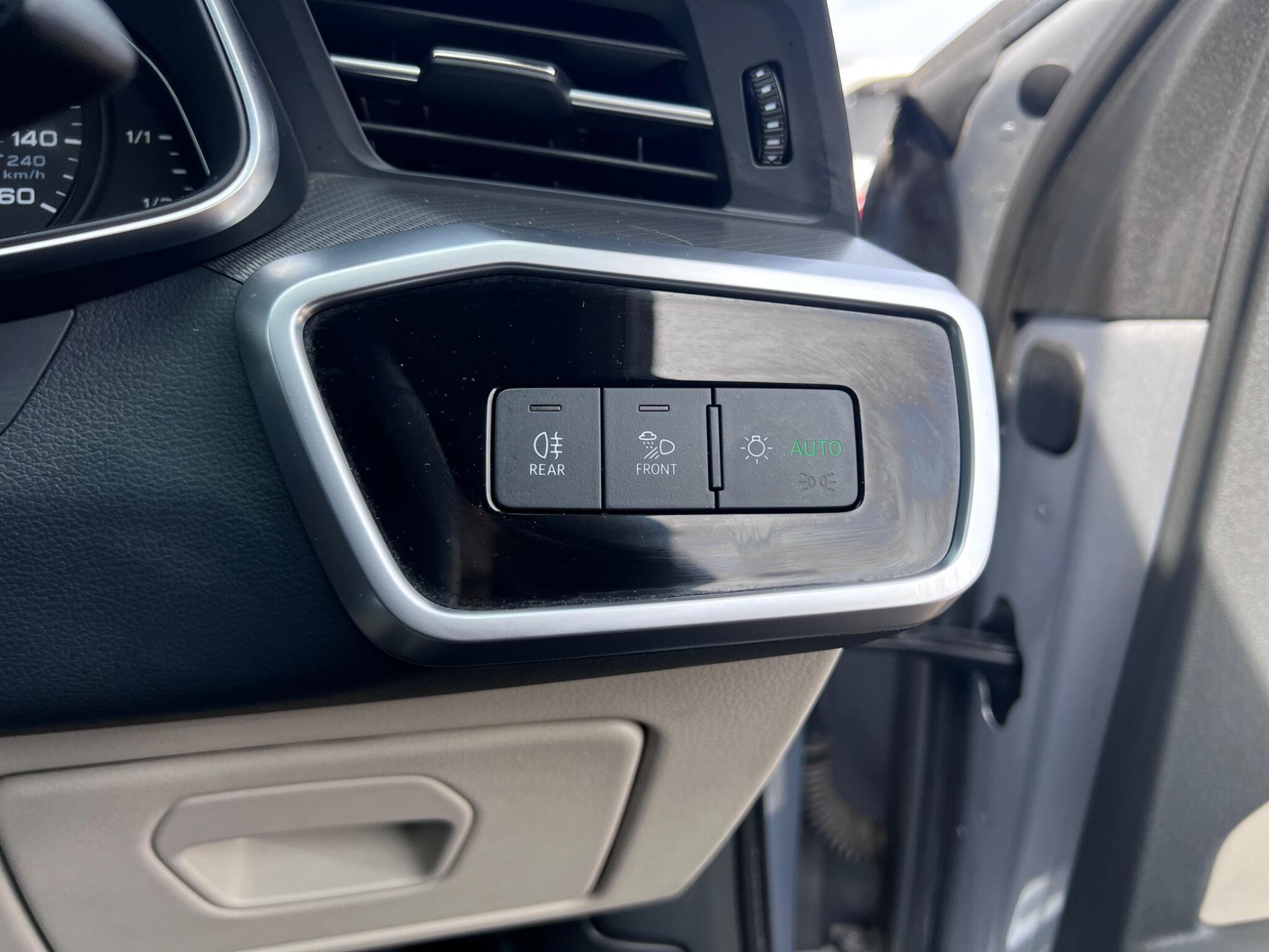 Audi A6 Saloon view 30