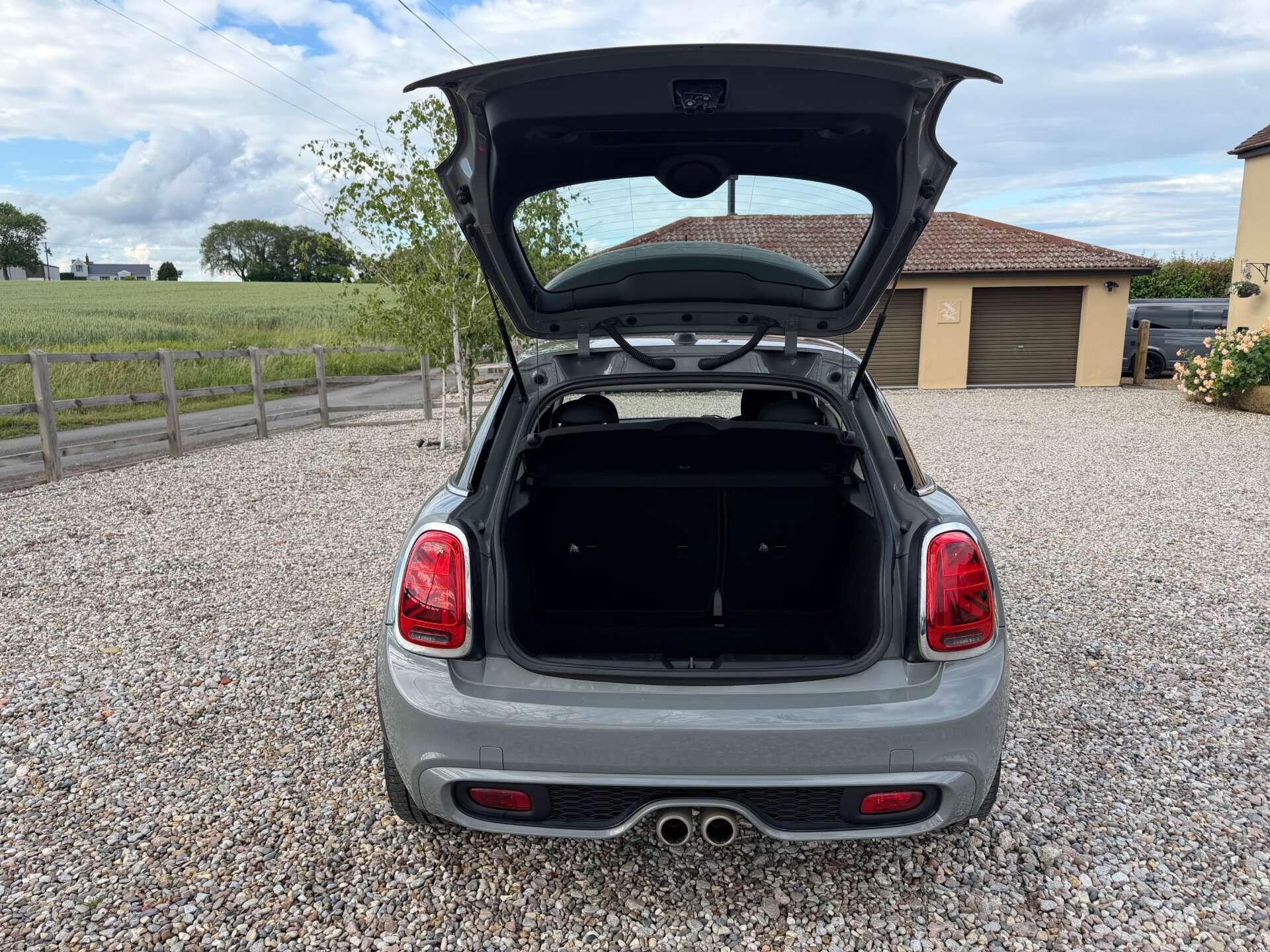 Mini Hatch view 9