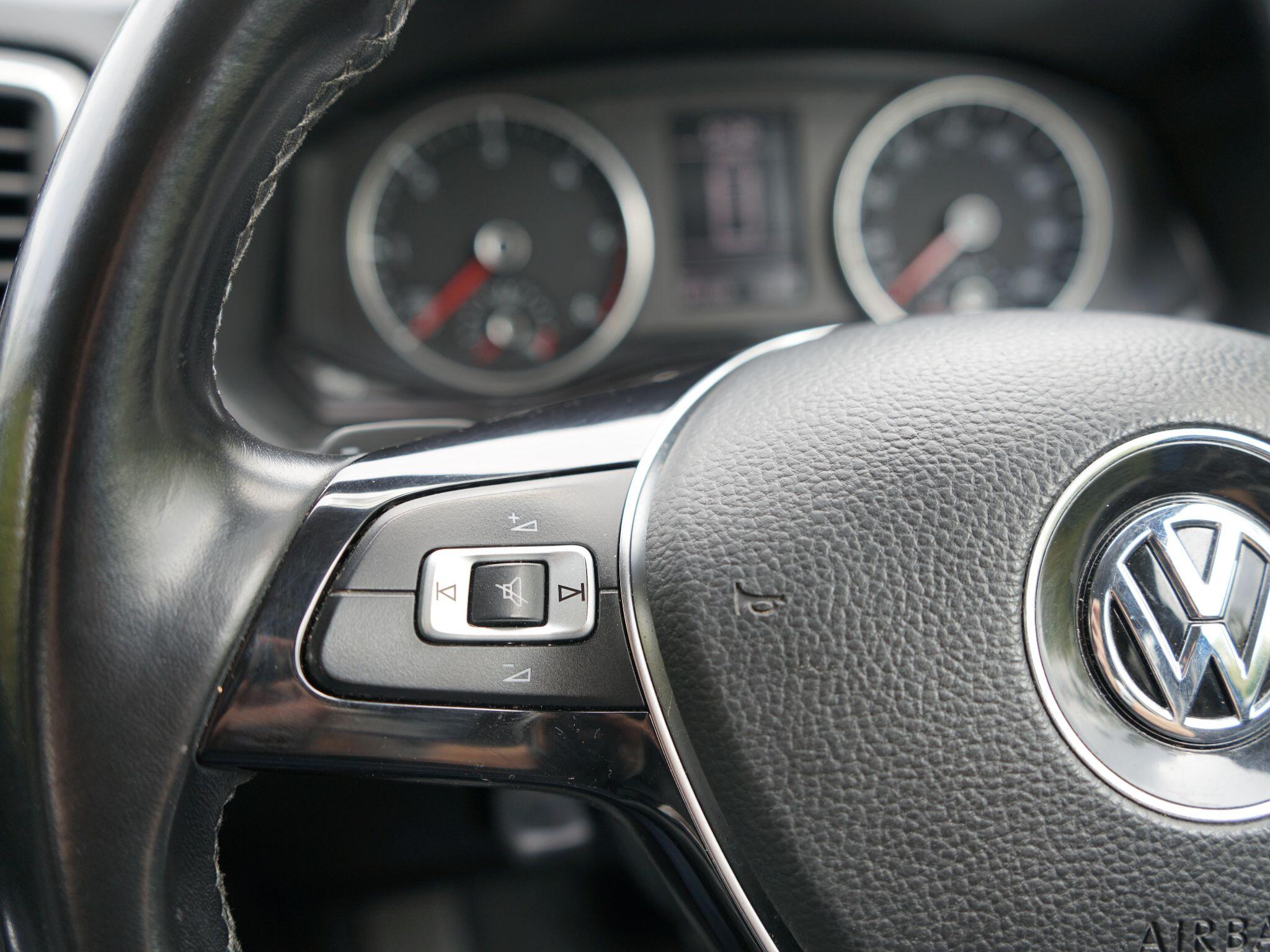 Volkswagen Amarok view 29