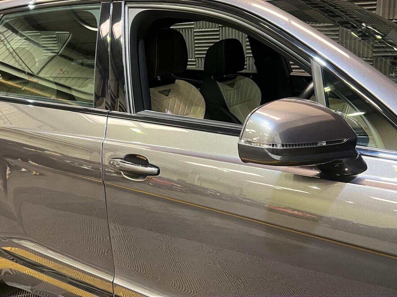 Bentley Bentayga view 6