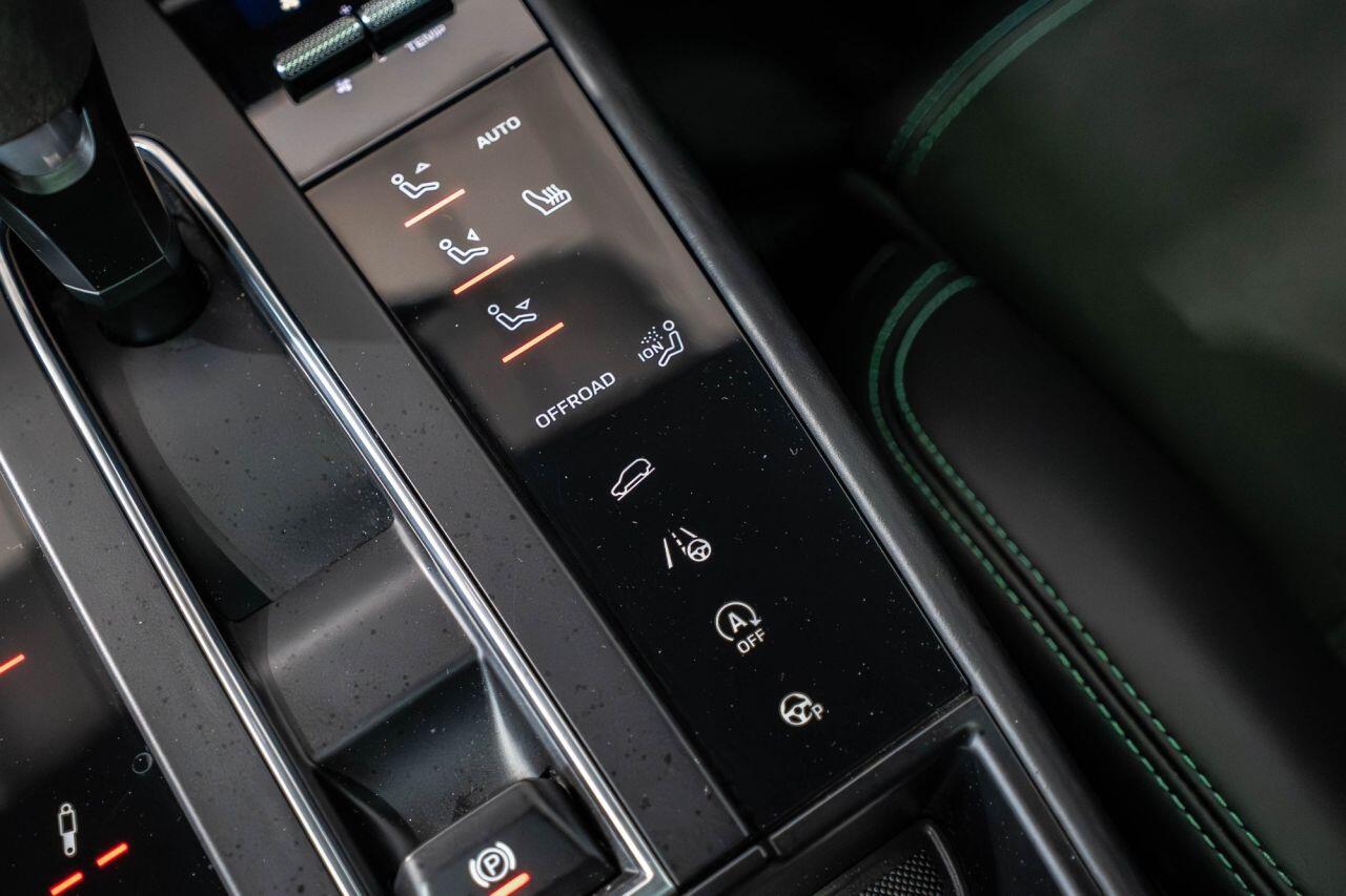 Porsche Macan view 60