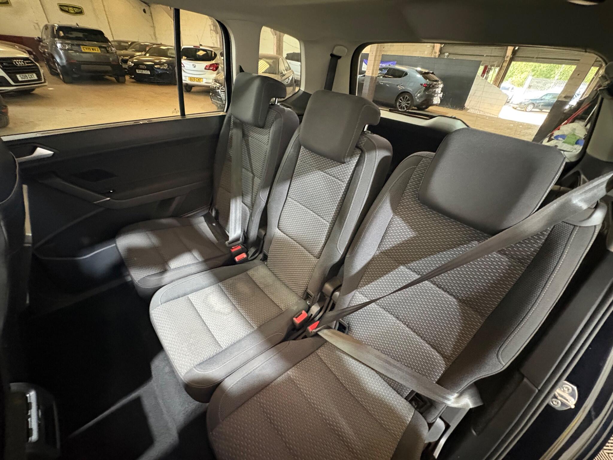 Volkswagen Touran view 58