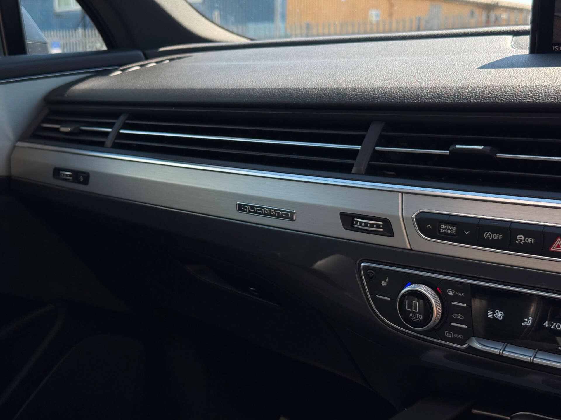 Audi Q7 view 56