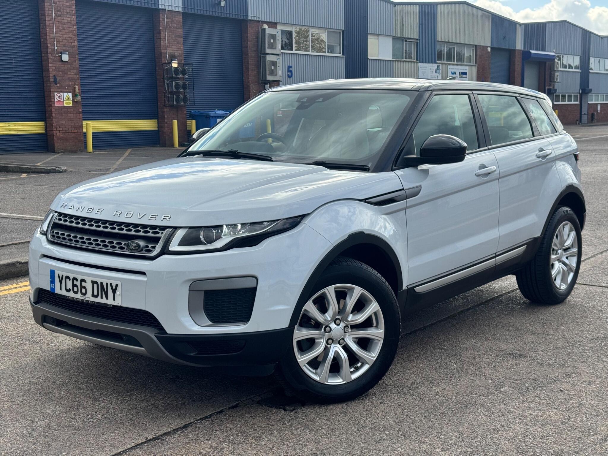 Land Rover Range Rover Evoque view 3