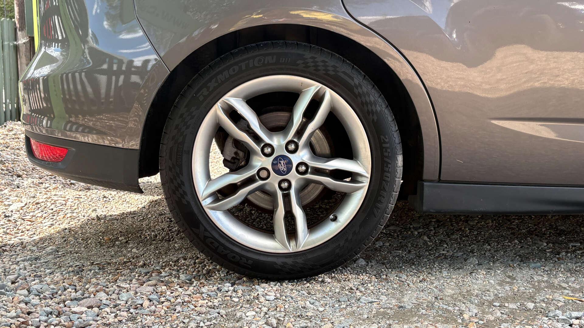 Ford C-Max view 34