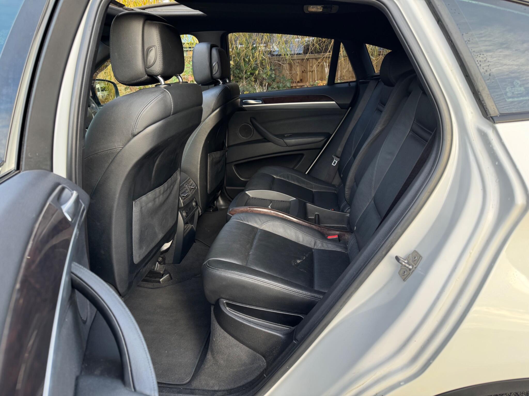 BMW X6 view 22