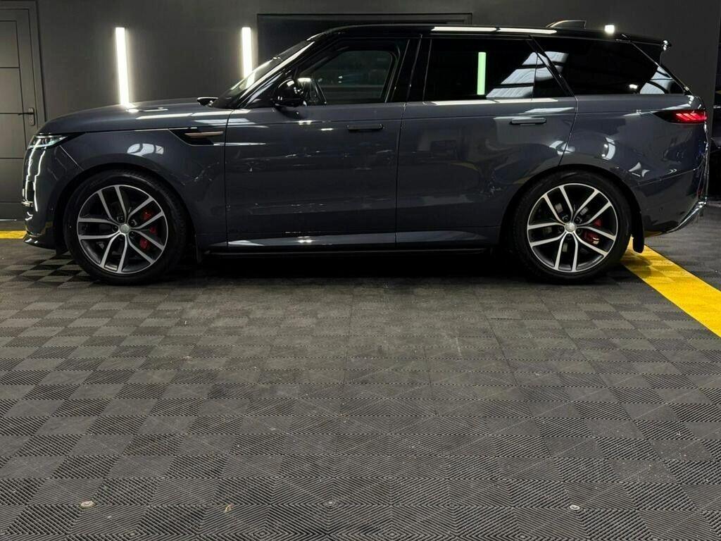 Land Rover Range Rover Sport view 4