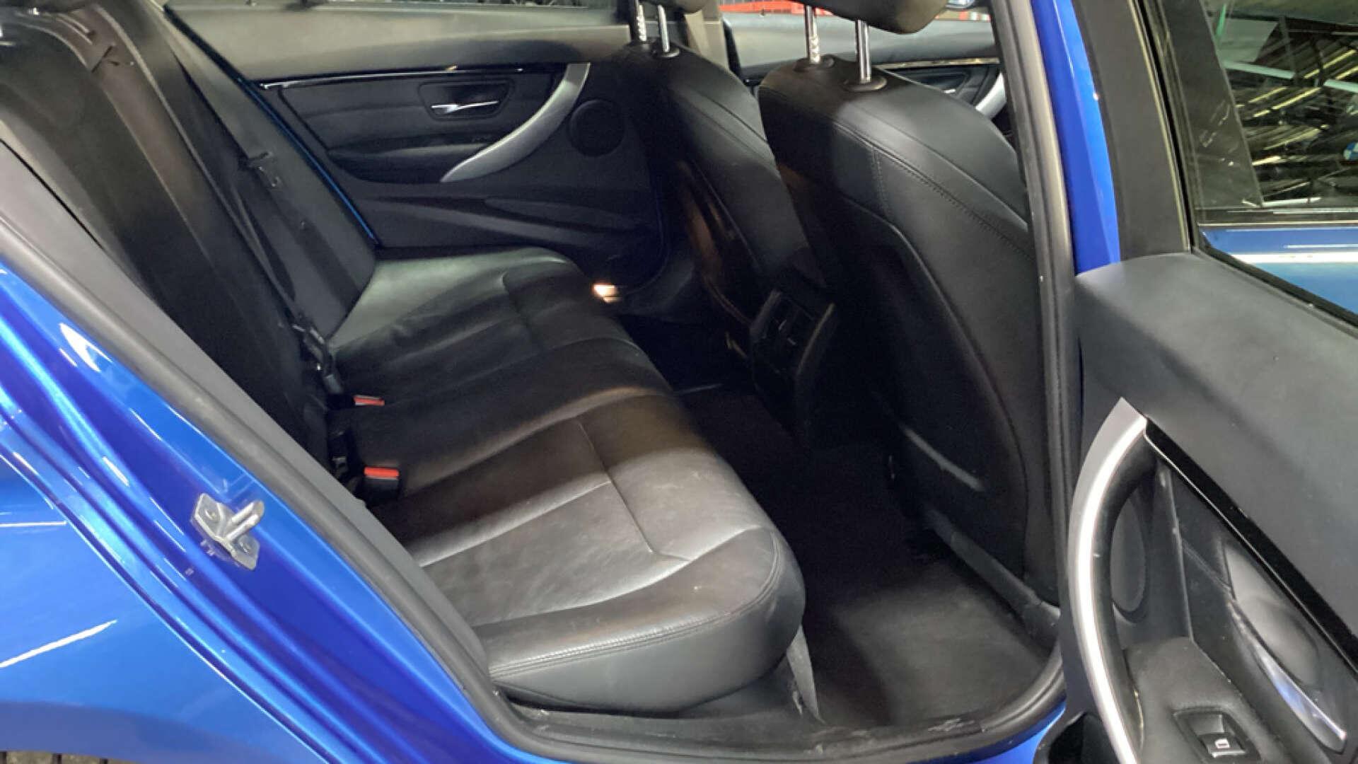 BMW 3 Series view 11