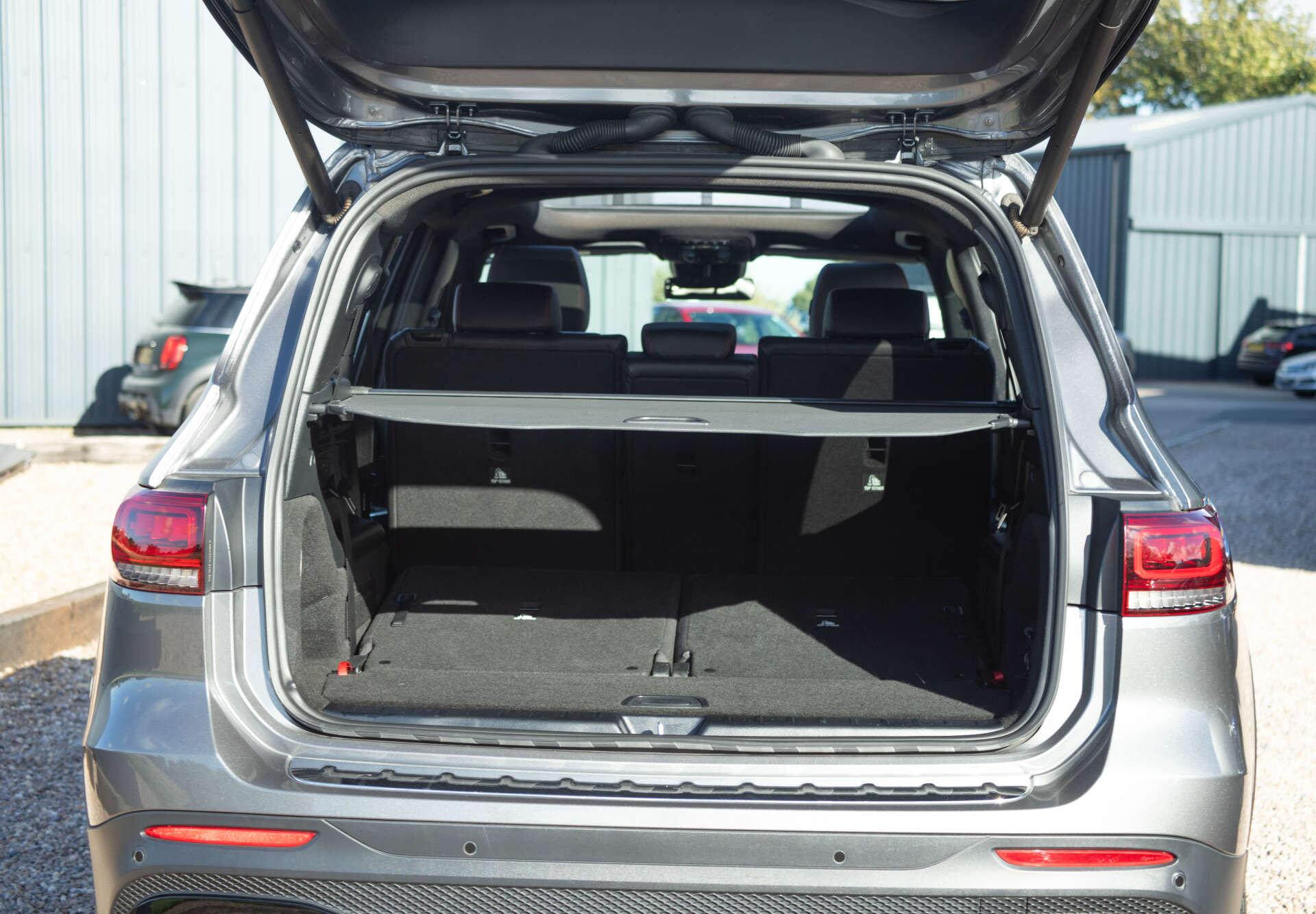 Mercedes-Benz GLB view 45
