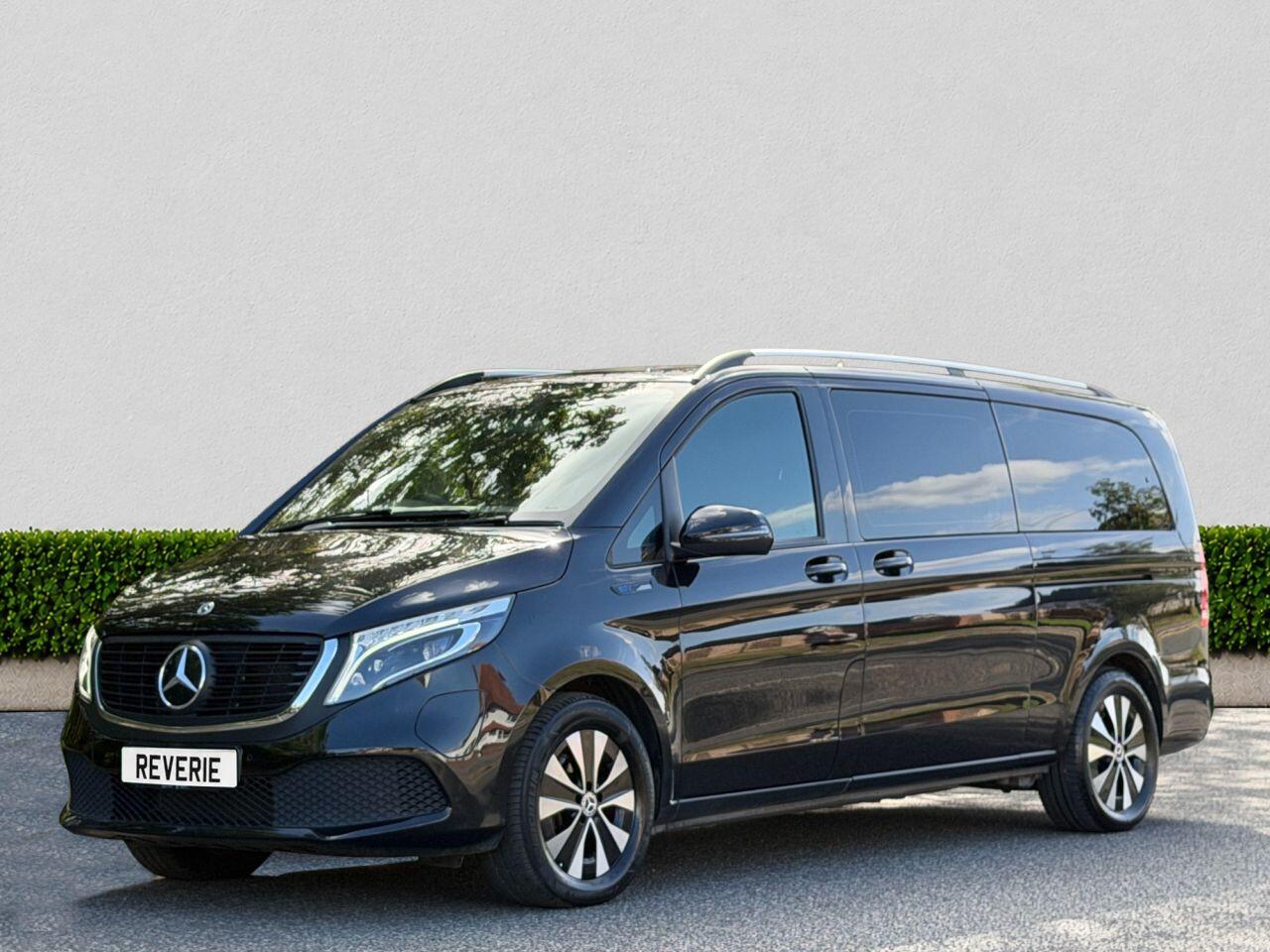 Mercedes-Benz EQV view 3