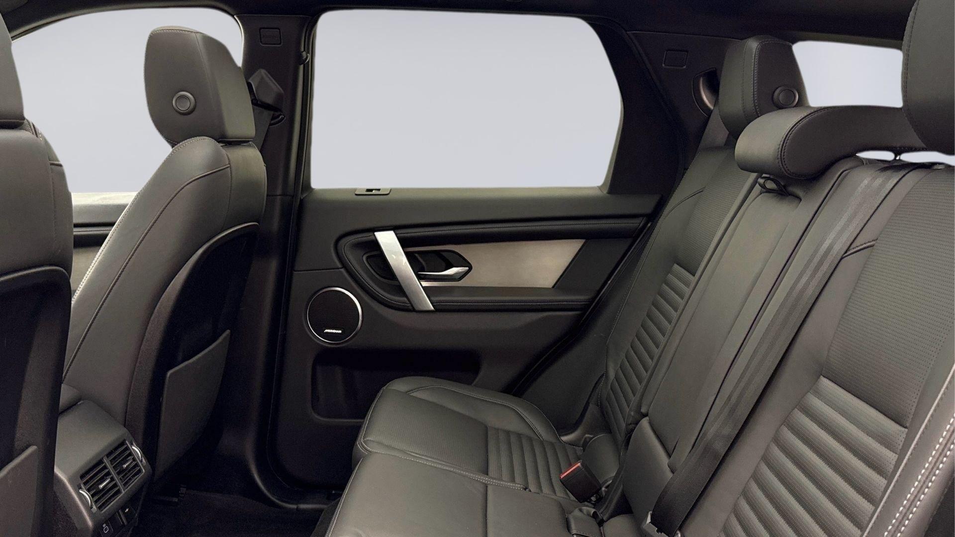 Land Rover Discovery Sport view 4