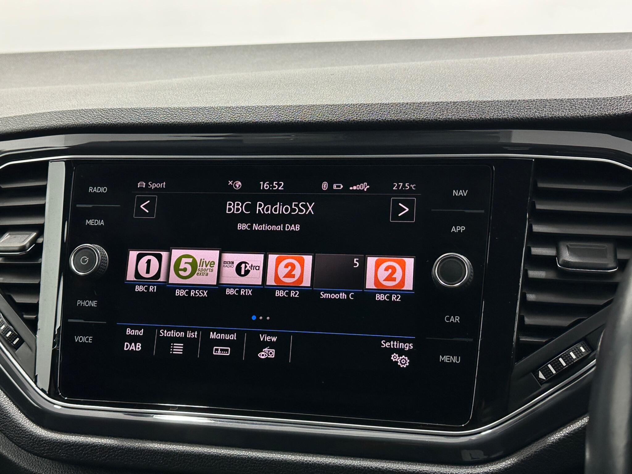 Volkswagen T-Roc view 26